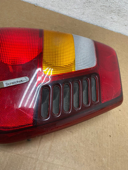 1999 - 2004 Jeep Grand Cherokee WJ Left Driver Lh Tail Light AD5471 LK3