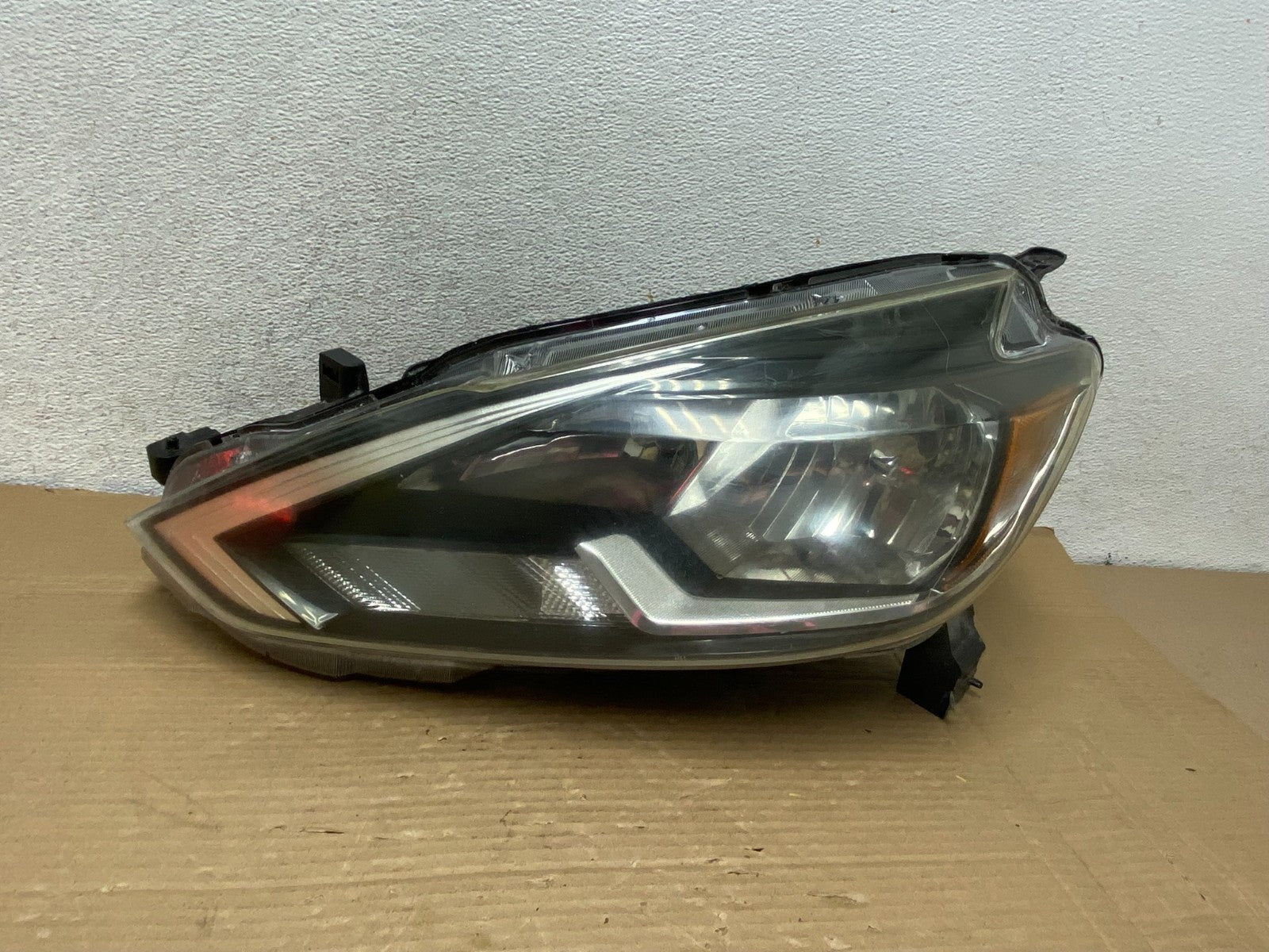 2016 2017 2018 Nissan Sentra Front Left Driver LH Halogen Headlight AG8957 DW0
