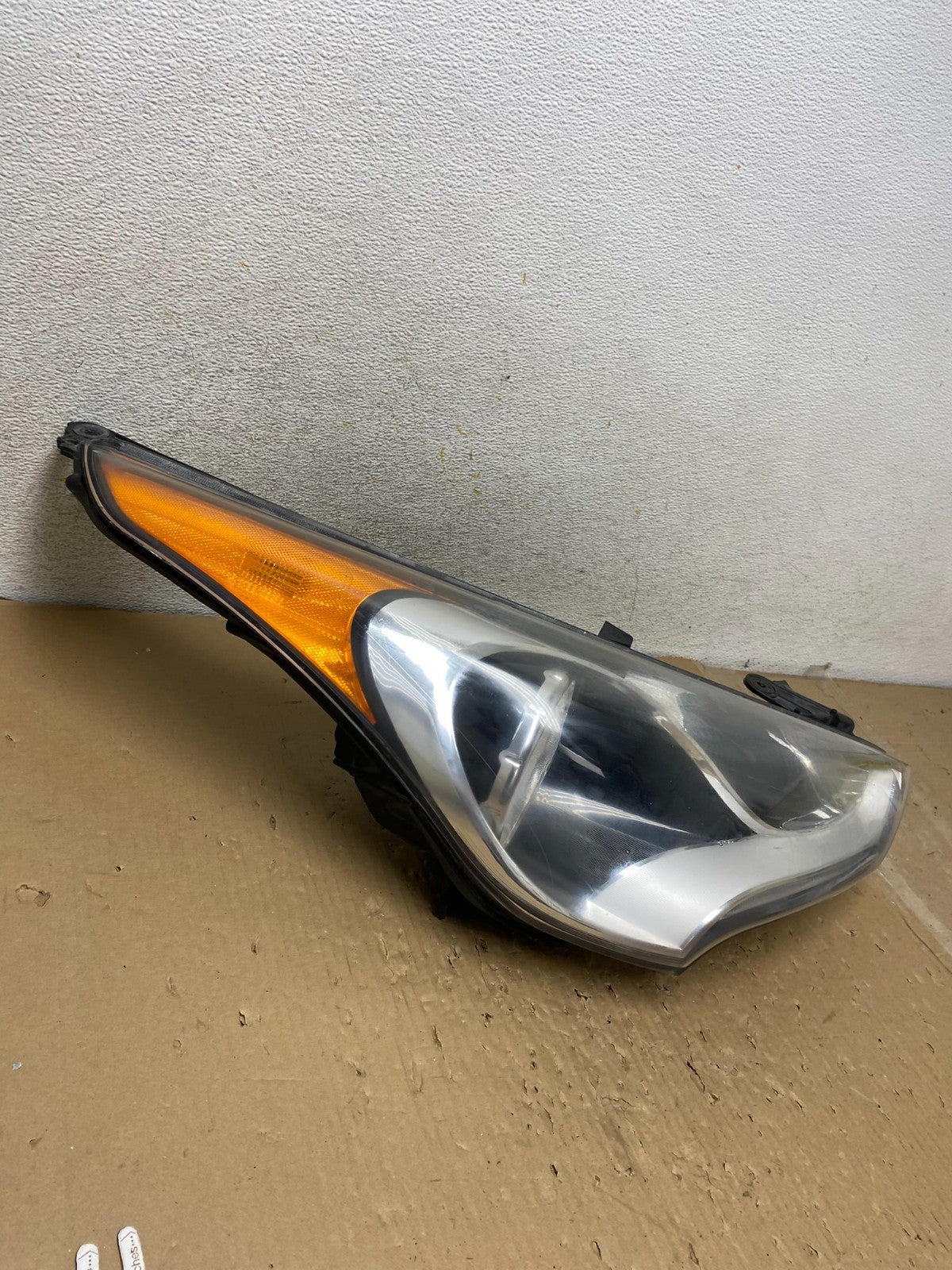 2012 - 2017 Hyundai Veloster Right Passenger RH Halogen Headlight AH2827 DW1