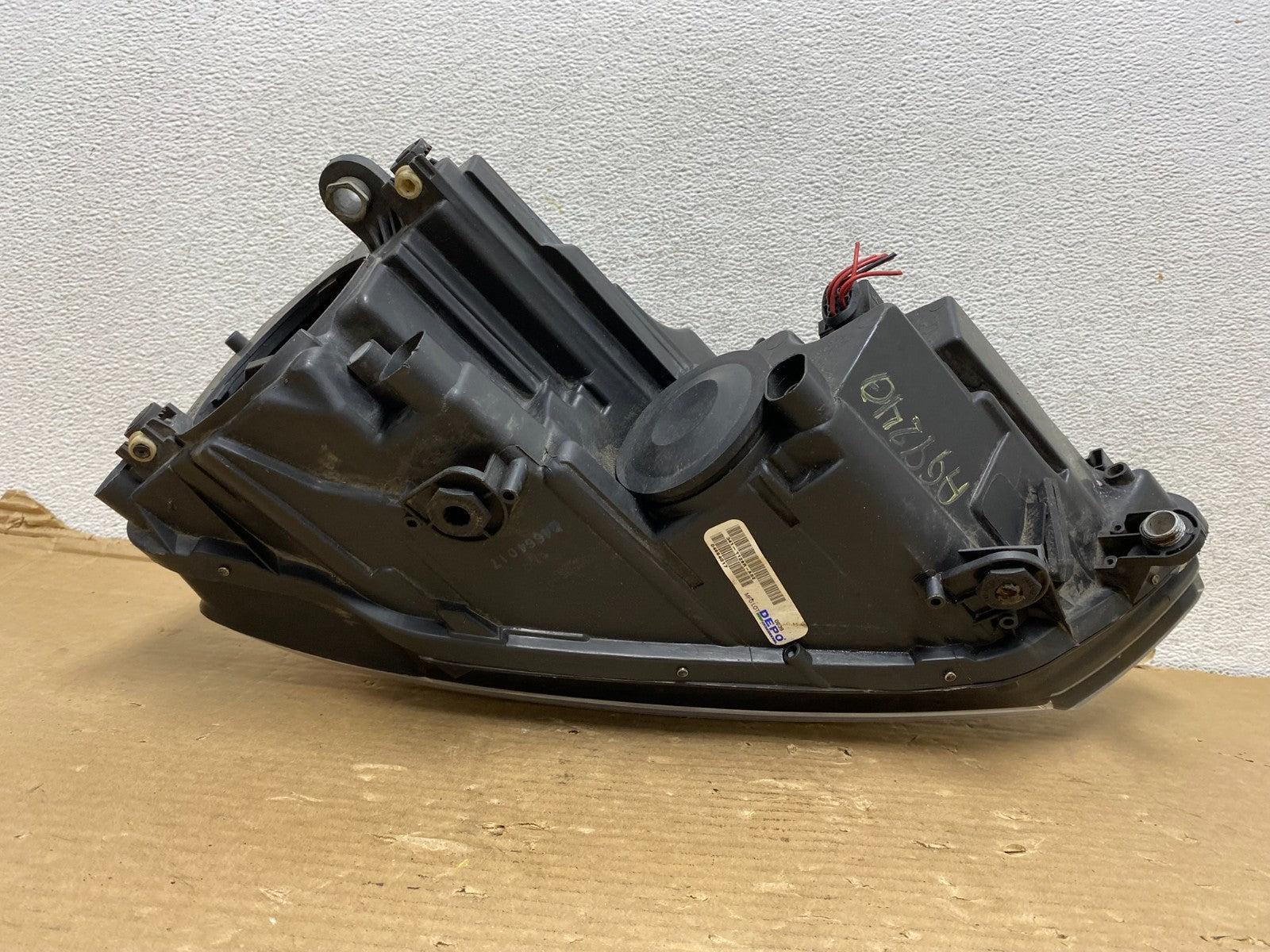 2011 to 2014 Volkswagen Jetta Right Passenger RH Headlight Halogen AG9240 DW5