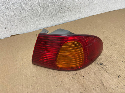 1998 1999 2000 Toyota Corolla Right Passenger Side Tail light AG2516 LK0