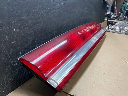 1993 to 1997 Chrysler Concorde Center Trunk Tail light E8579 PS2