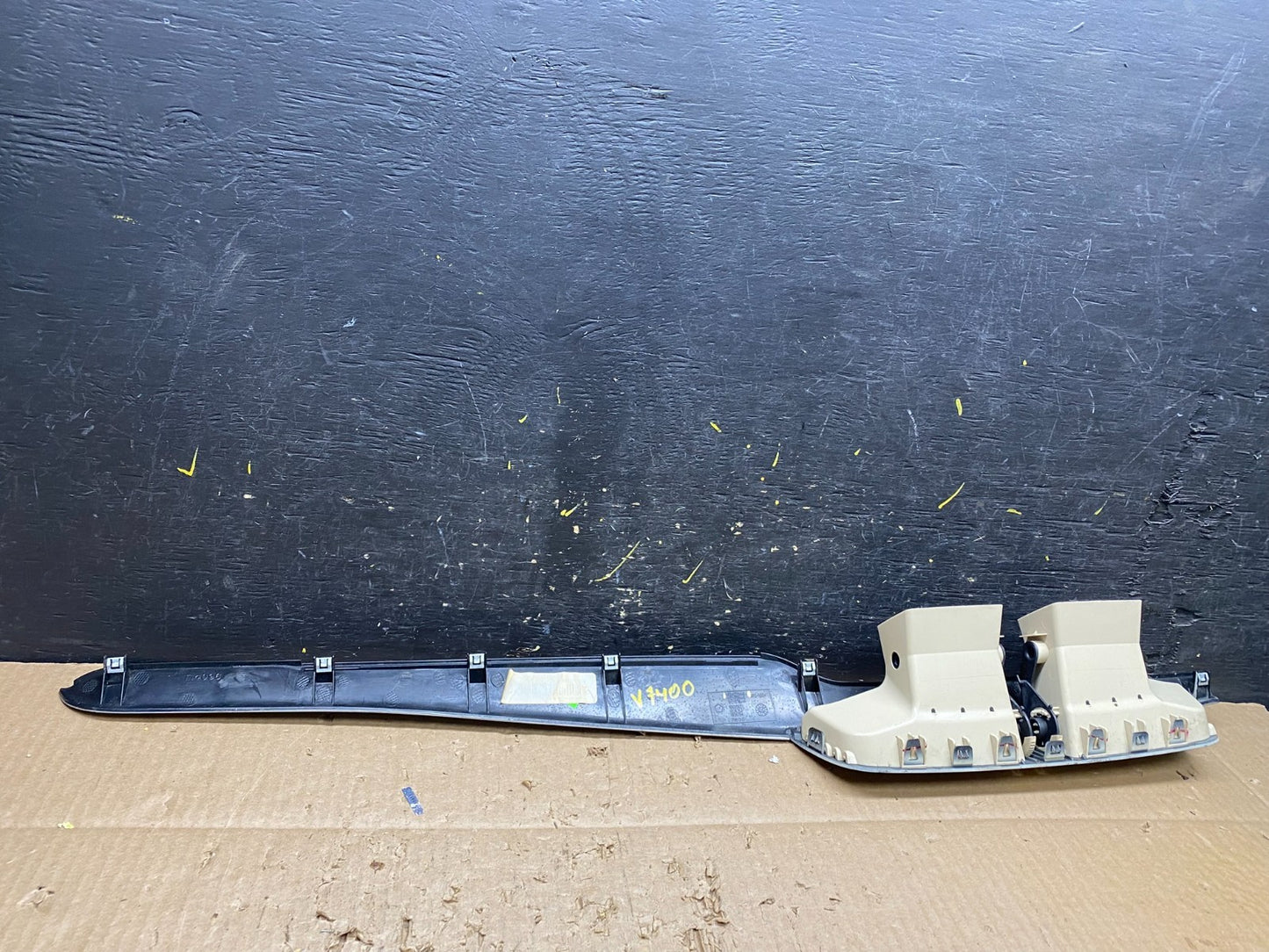 2009 to 2014 Volkswagen Routan Dash Center Trim Bezel Panel Vents v7400 DG4