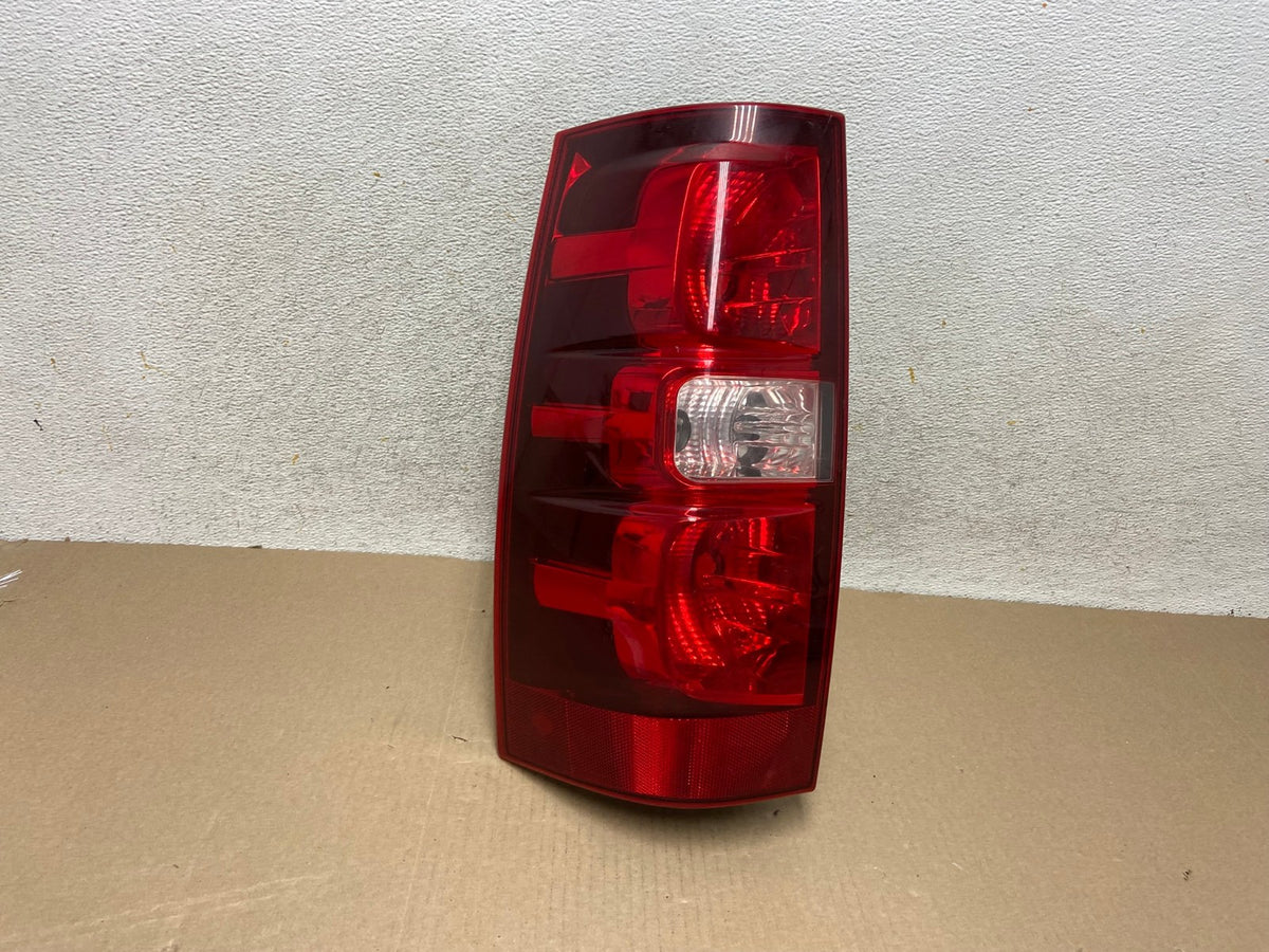 2008-2014 Chevrolet Tahoe Suburban Driver Lh Left Side Tail Light AH6671 LK0