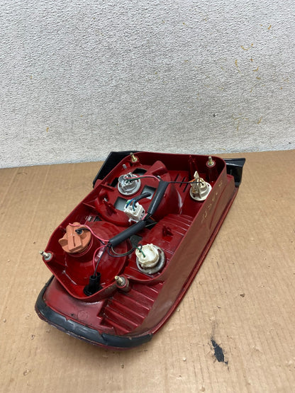 2002 - 2005 Hyundai Sonata Right Passenger RH Side Tail Light AI8468 LK8
