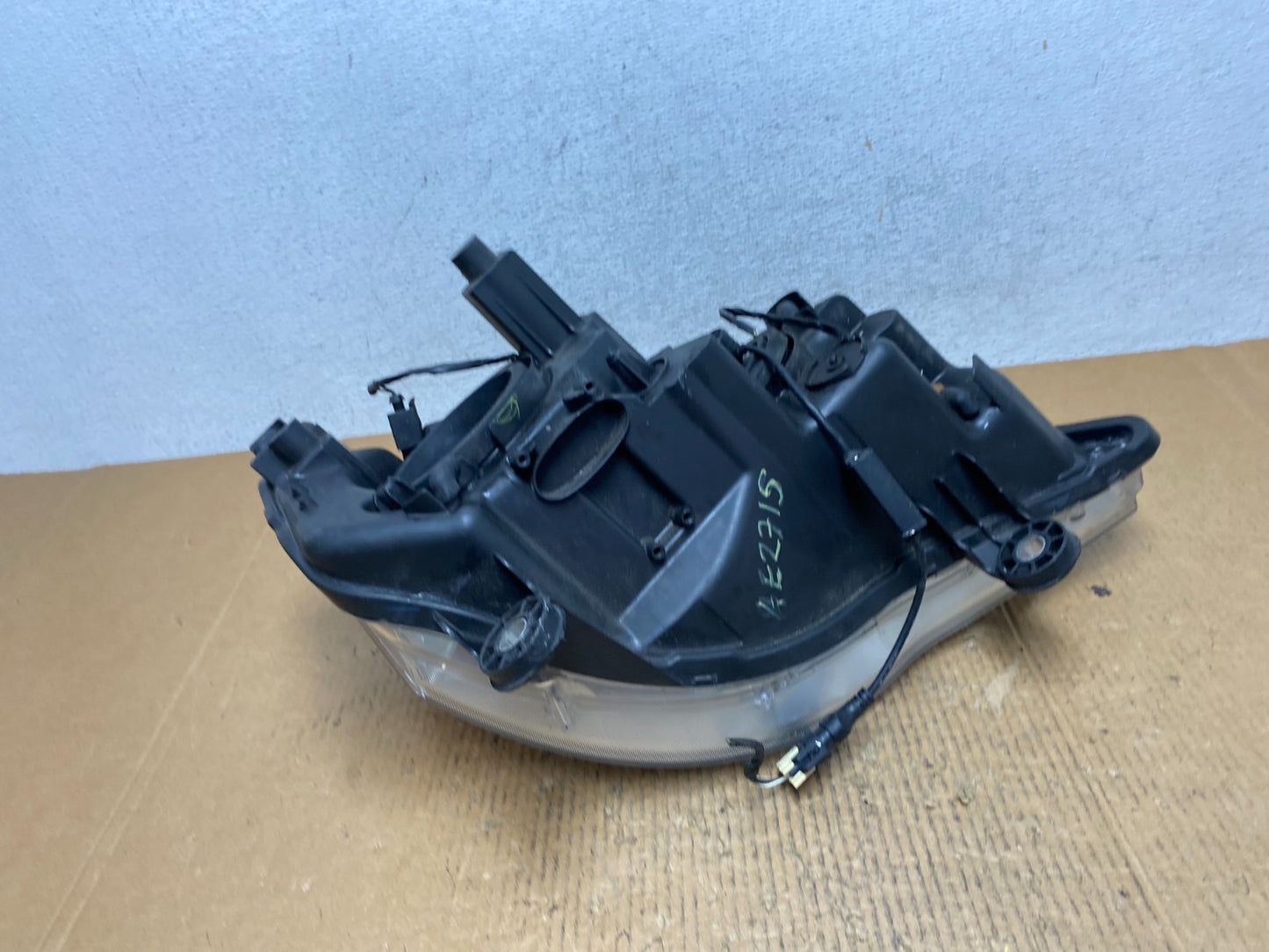 2008 to 2016 Chrysler Town and Country Left Driver Lh Side Headlight AE2715 DW7