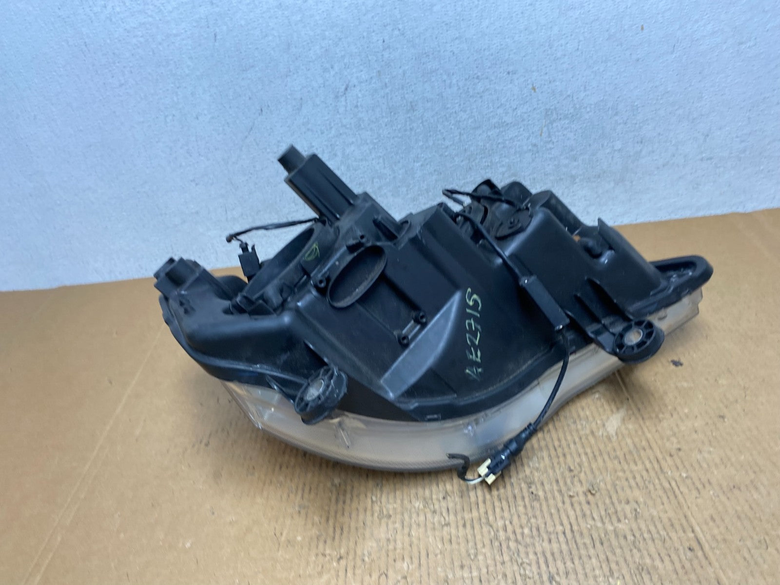 2008 to 2016 Chrysler Town and Country Left Driver Lh Side Headlight AE2715 DW7