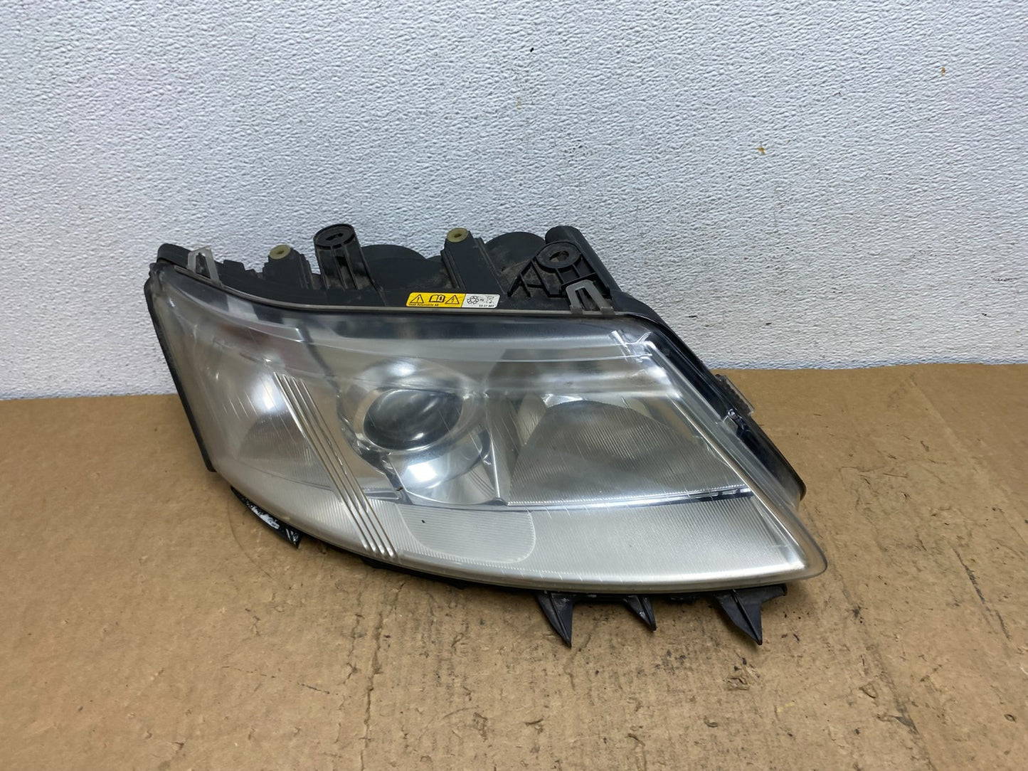 2003 2004 2005 2006 2007 Saab 9-3 Right Passenger Headlight Xenon AD0700 DW0