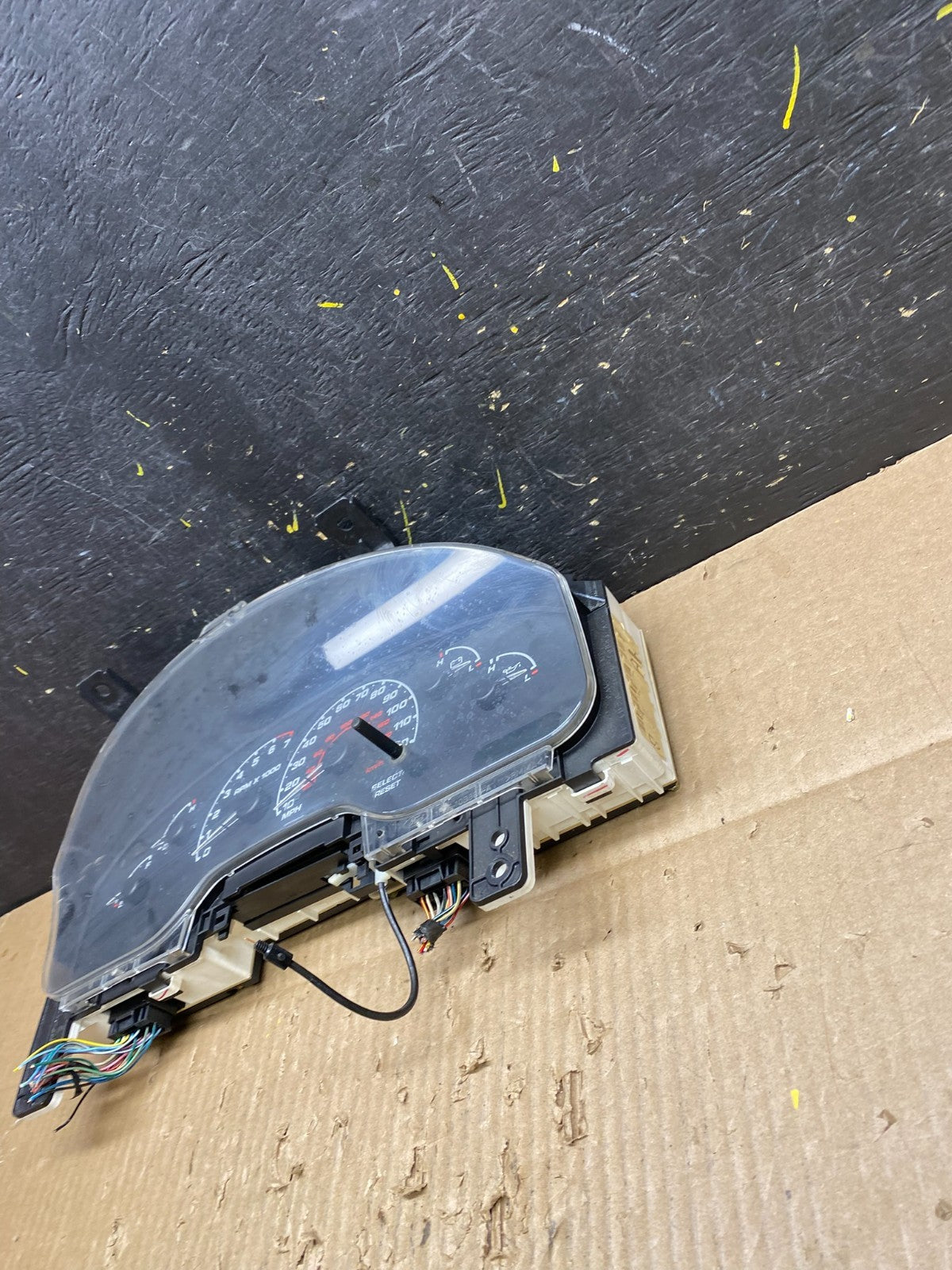 2002 Ford Explorer Speedometer Cluster Gauge V1658 DG1