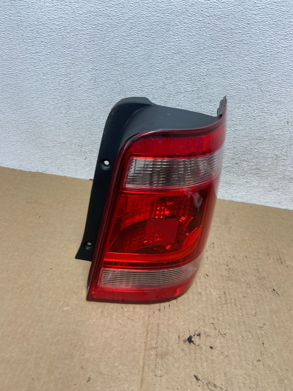 2008 to 2012 Ford Escape Right Passenger RH Side Tail Light AF9737 DW2
