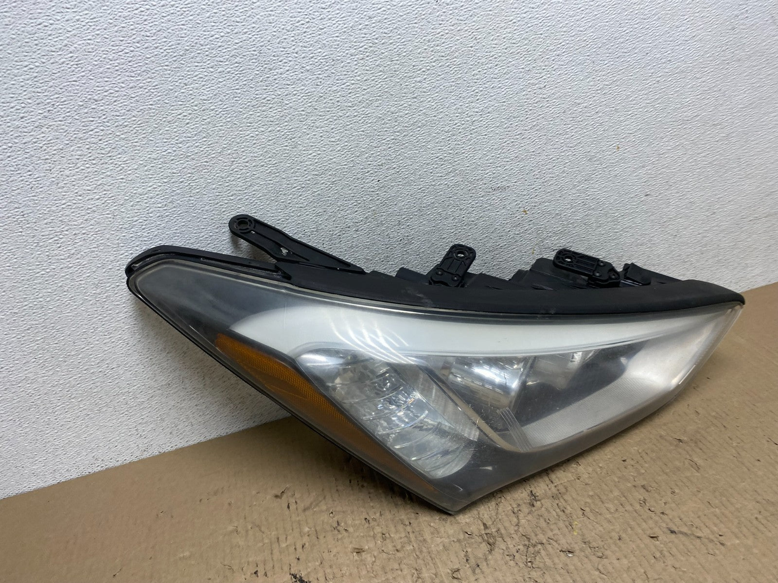 2013 to 2016 Hyundai Santa Fe Right Passenger RH Side Headlight AF7104 DW2