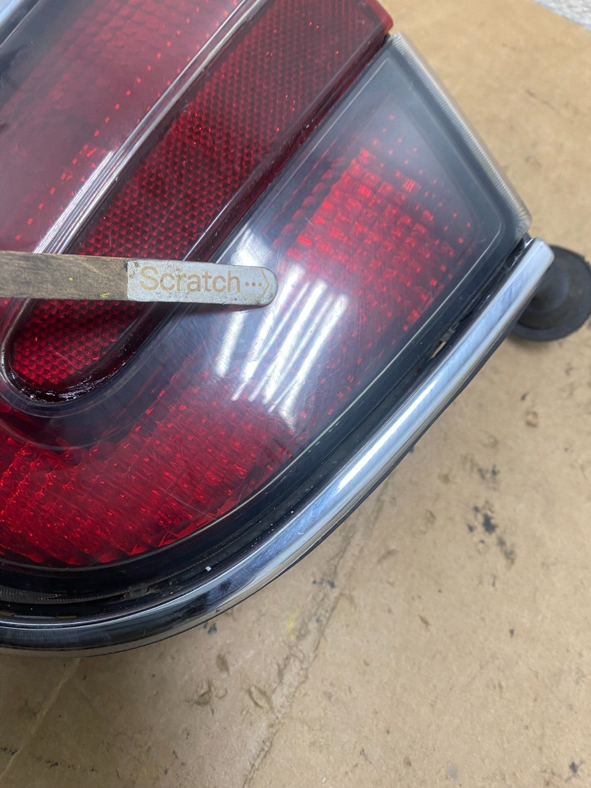 1997-1998 Buick Park Avenue Ave Right Passenger Rh Side Tail Light OEM X5642 DW4