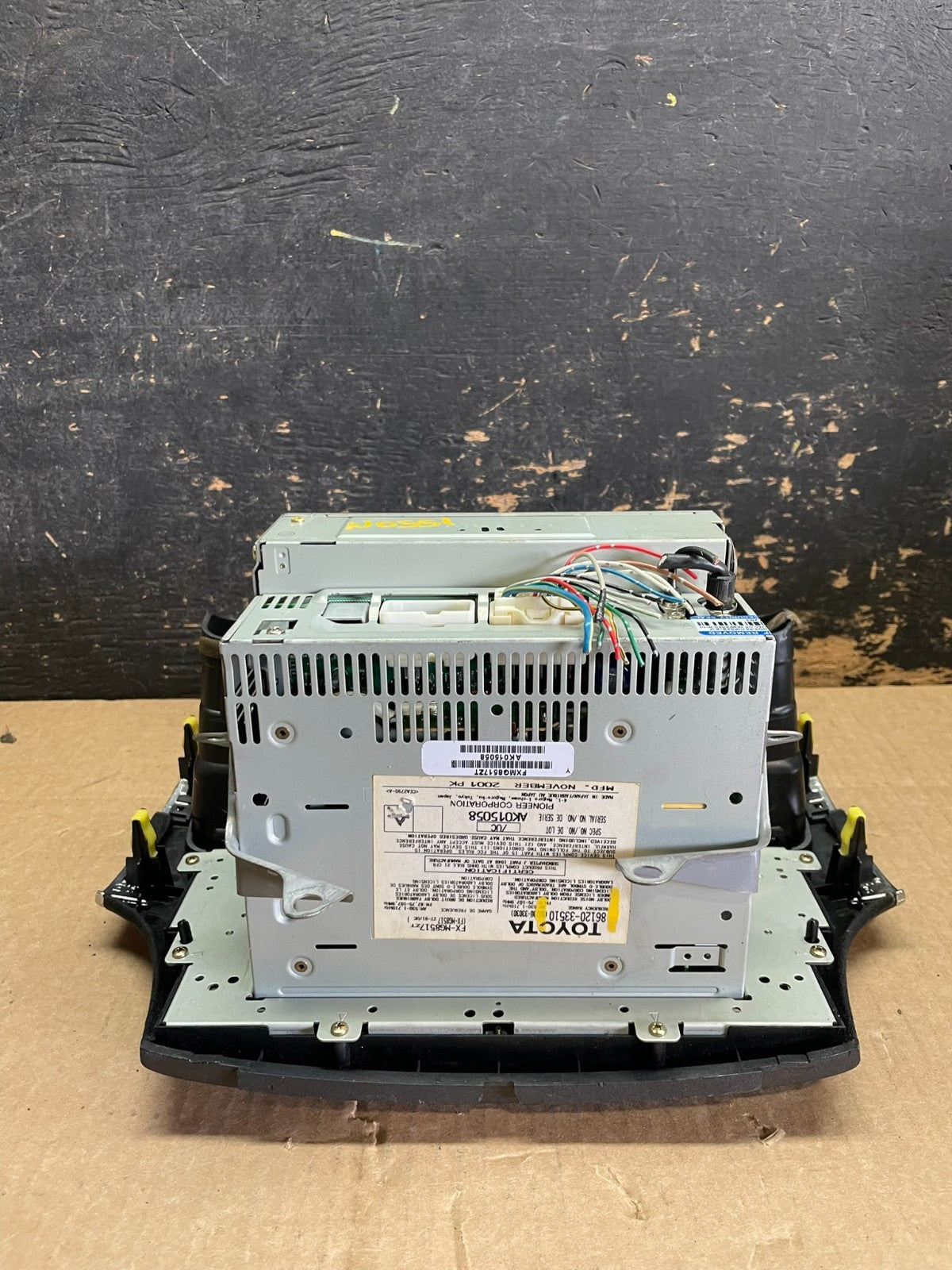 2004 to 2006 Lexus ES330 Es300 Radio Receiver Tape CD Air Vent AB8743 DG7