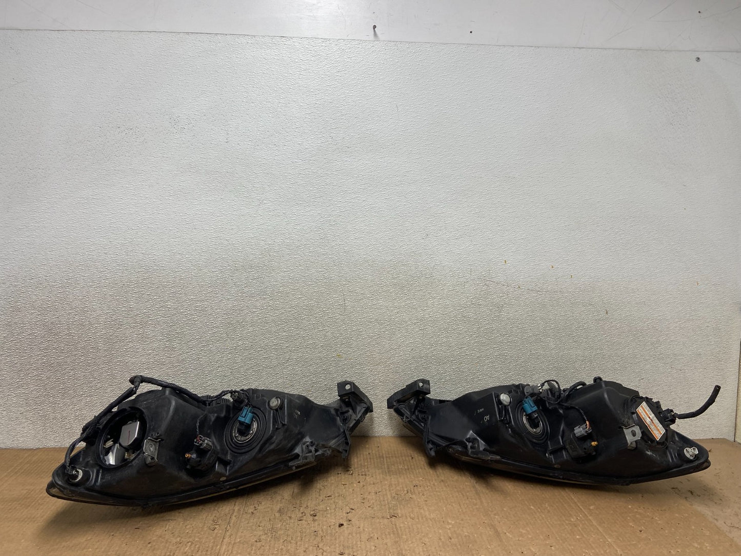 2005 to 2008 Acura RL Left+Right Side XENON HID Headlights OEM AA8487 DW8
