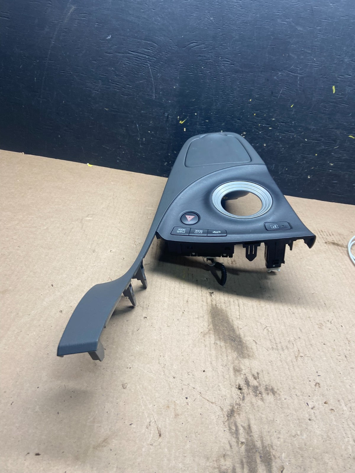 2010 to 2015 Toyota Prius Center Console Cup Holder Trim Bezel Q7268 DG4