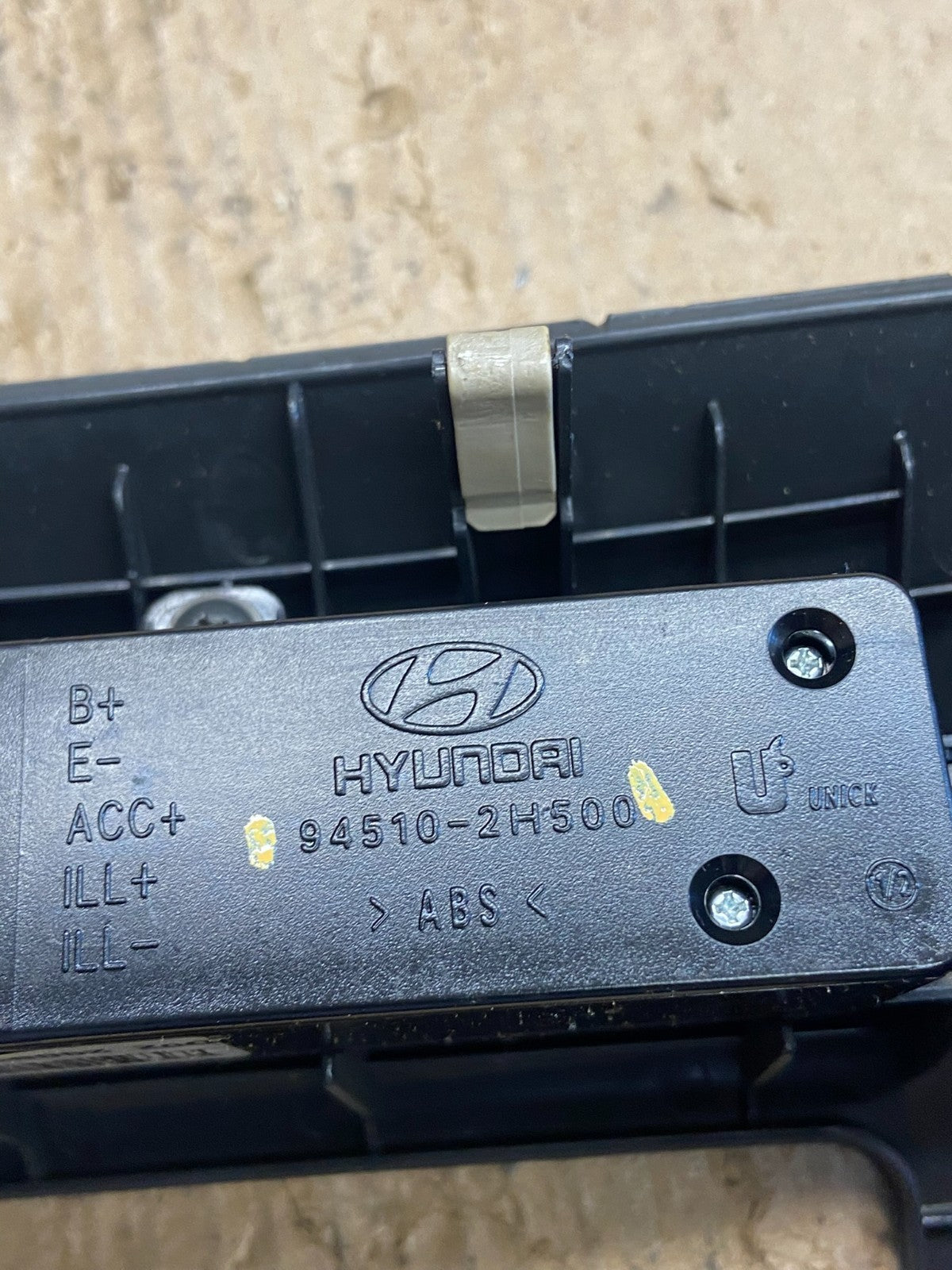 2007-2010 Hyundai Elantra Radio Heat AC Climate Control Air Vent Bezel AF1550 DG5