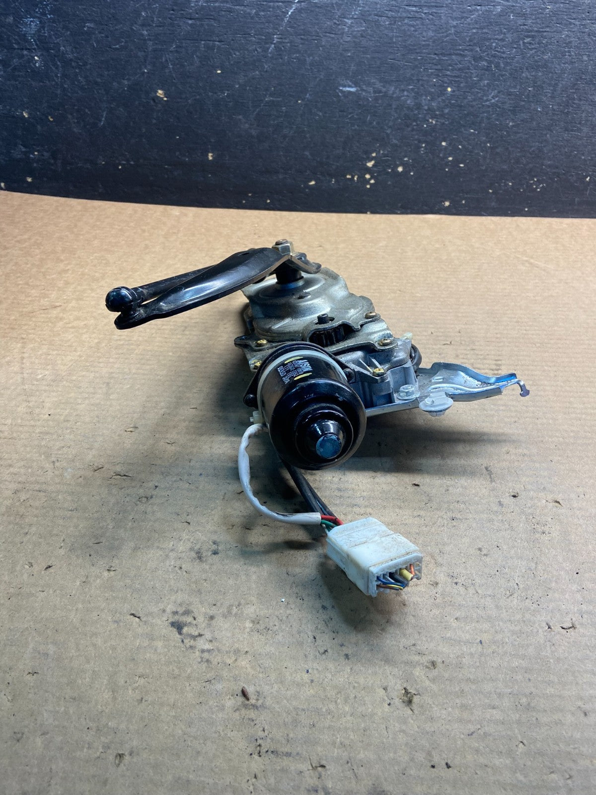2004 2010 Toyota Sienna Liftgate Motor Trunk Lift Actuator AA0668 DG4