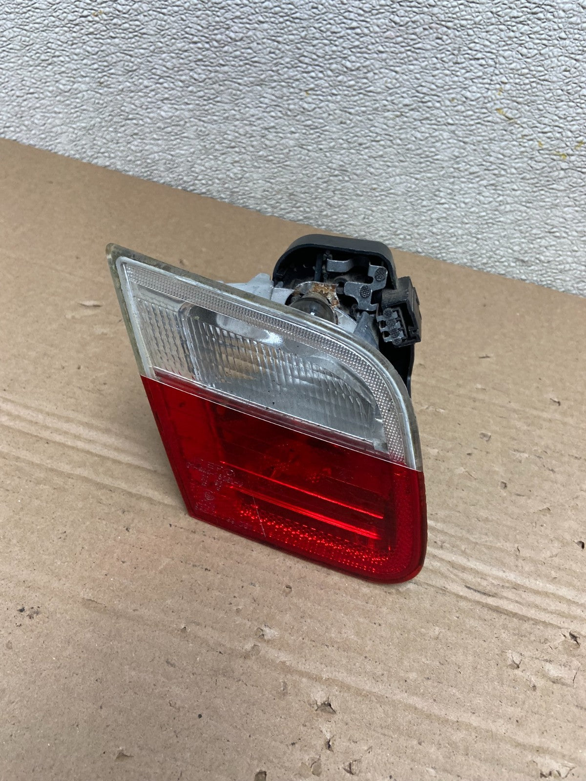 2002 - 2005 BMW 3 325i E46 Series Left Driver Side Inner Tail Light AB1057 DG0