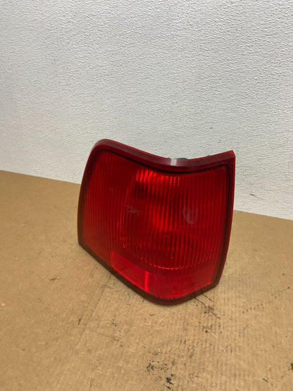 2003 to 2006 Lincoln Navigator Left Driver LH Side Tail Light OEM AC3254 DW0
