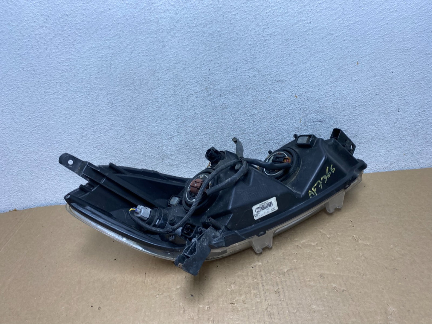 2009 to 2014 Toyota Matrix Left Driver LH Side Halogen Headlight AF7366 DW8