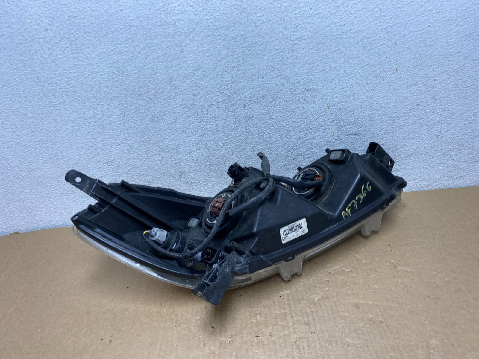 2009 to 2014 Toyota Matrix Left Driver LH Side Halogen Headlight AF7366 DW8
