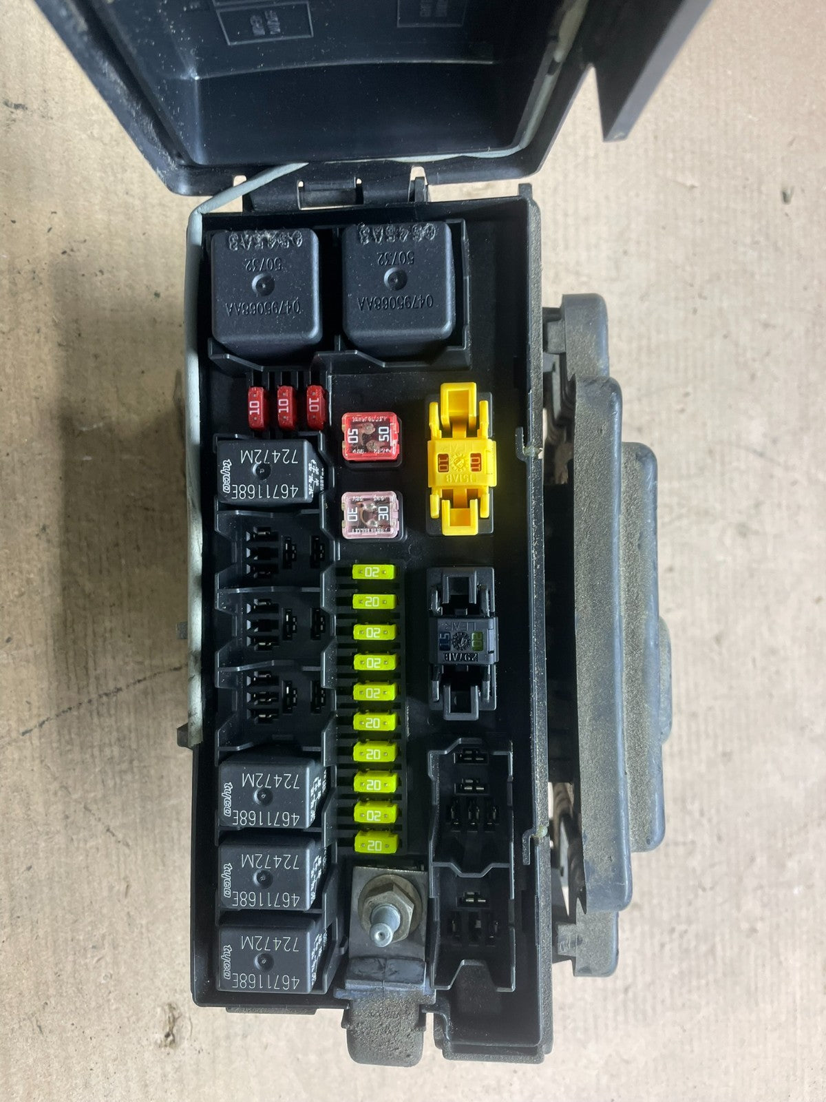 2005 Jeep Grand Cherokee BMC Body Module Power Fuse Box Relay Oem  P7385 DG1