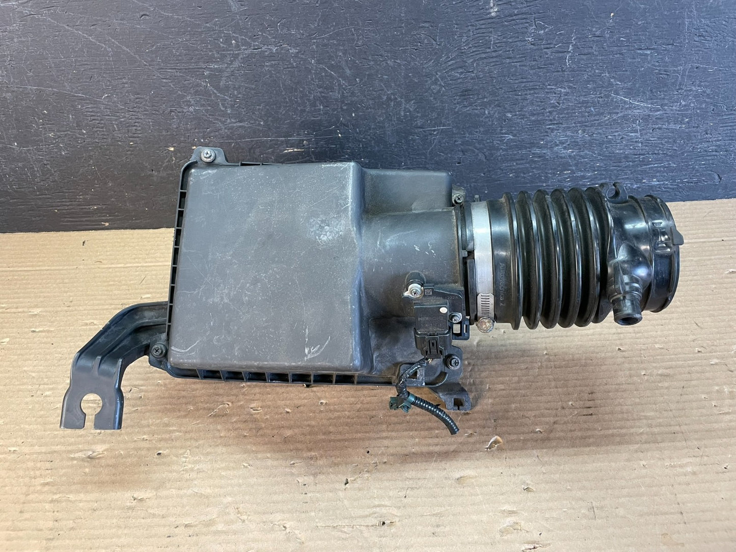 2009 to 2014 Acura TL 3.5 L Engine Air Cleaner Box AF3392 DG4