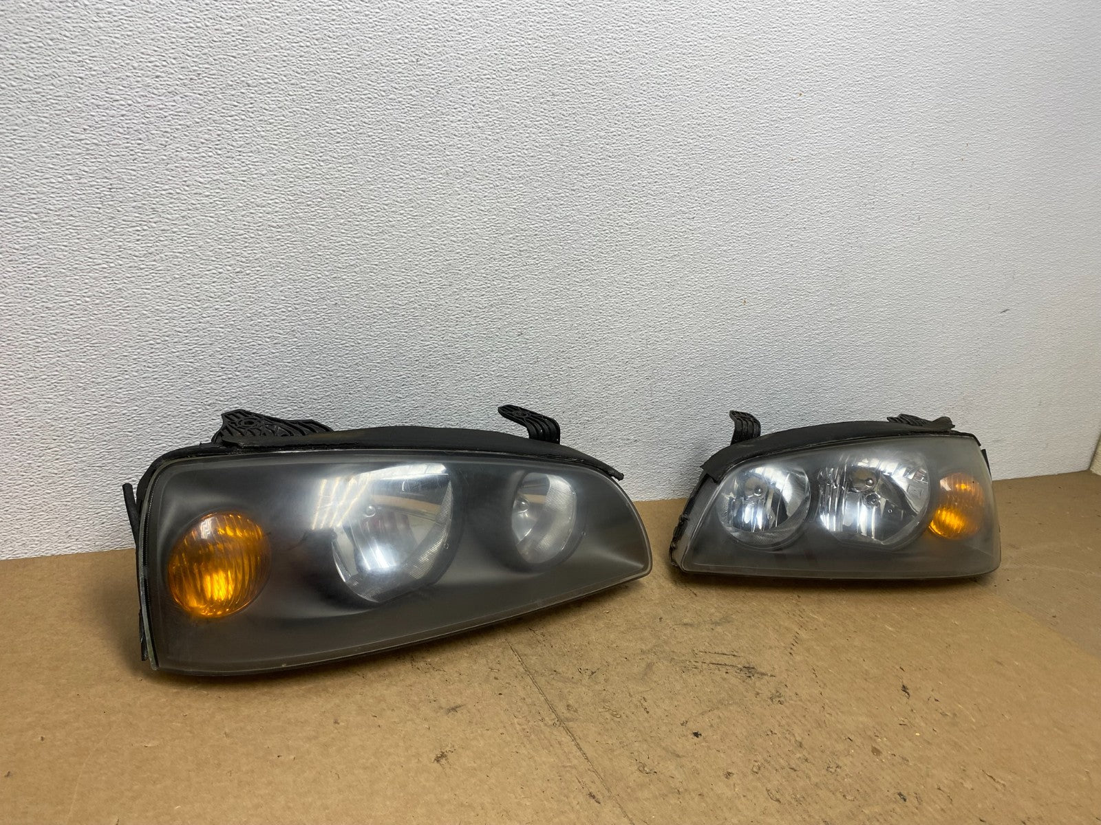 2004 to 2006 Hyundai Elantra Left+Right Set Halogen Headlights AC3577 DW2