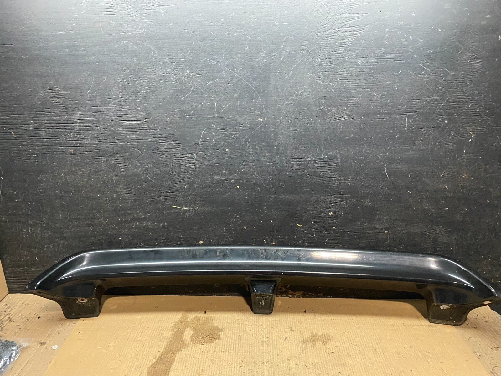 2000 to 2006 Mitsubishi Montero Rear Spoiler Trunk Wing OEM X3319 DG8