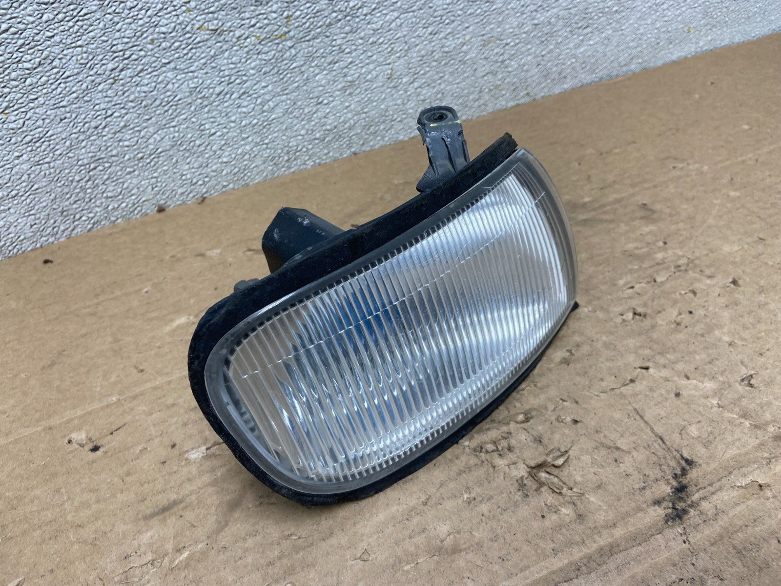 1995 1996 Nissan Maxima Right Passenger RH Corner Turn Signal Oem AB4734 DW2