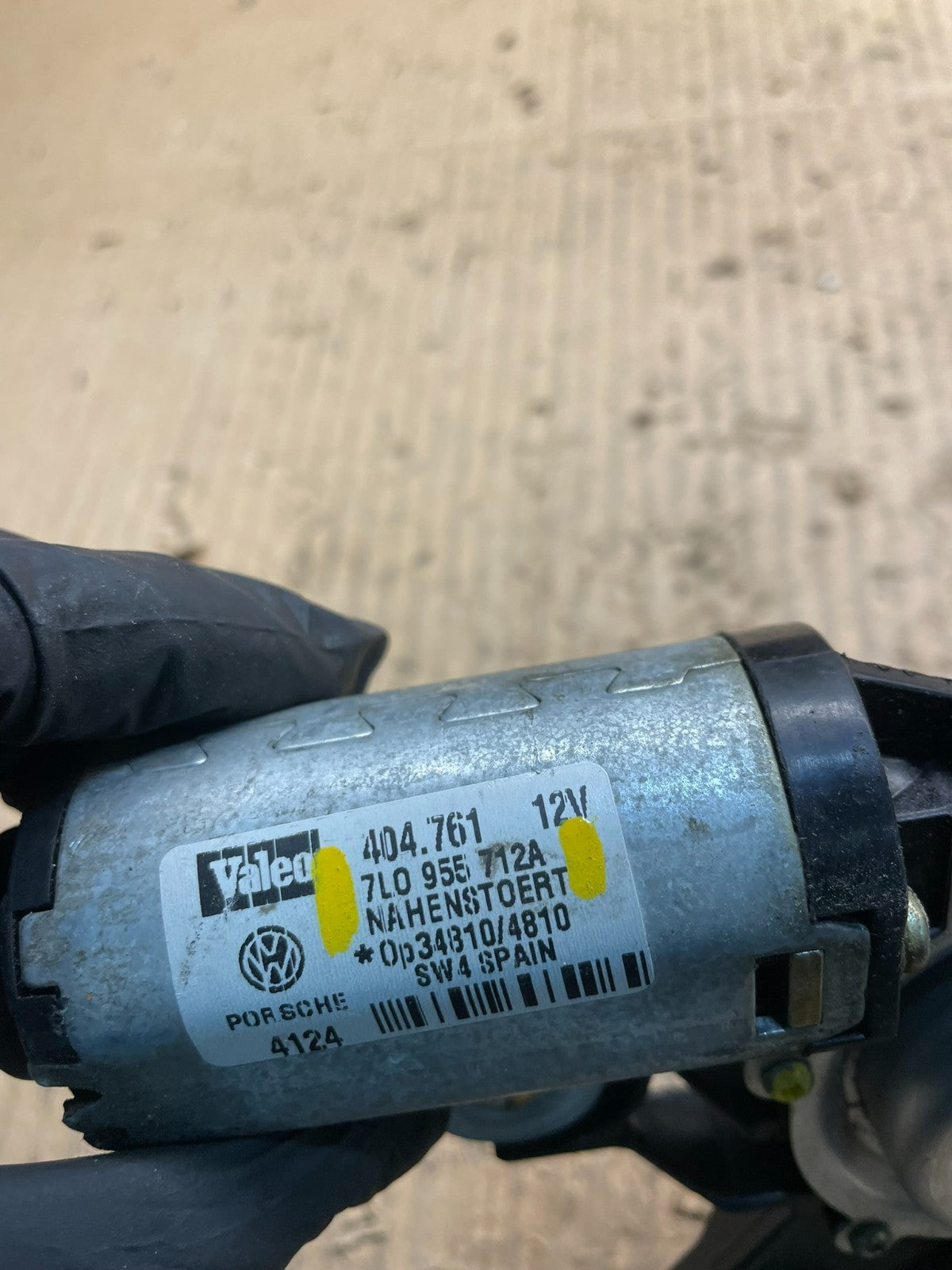 2004 to 2007 Volkswagen Touareg Rear Windshield Wiper Motor V5261 DG6