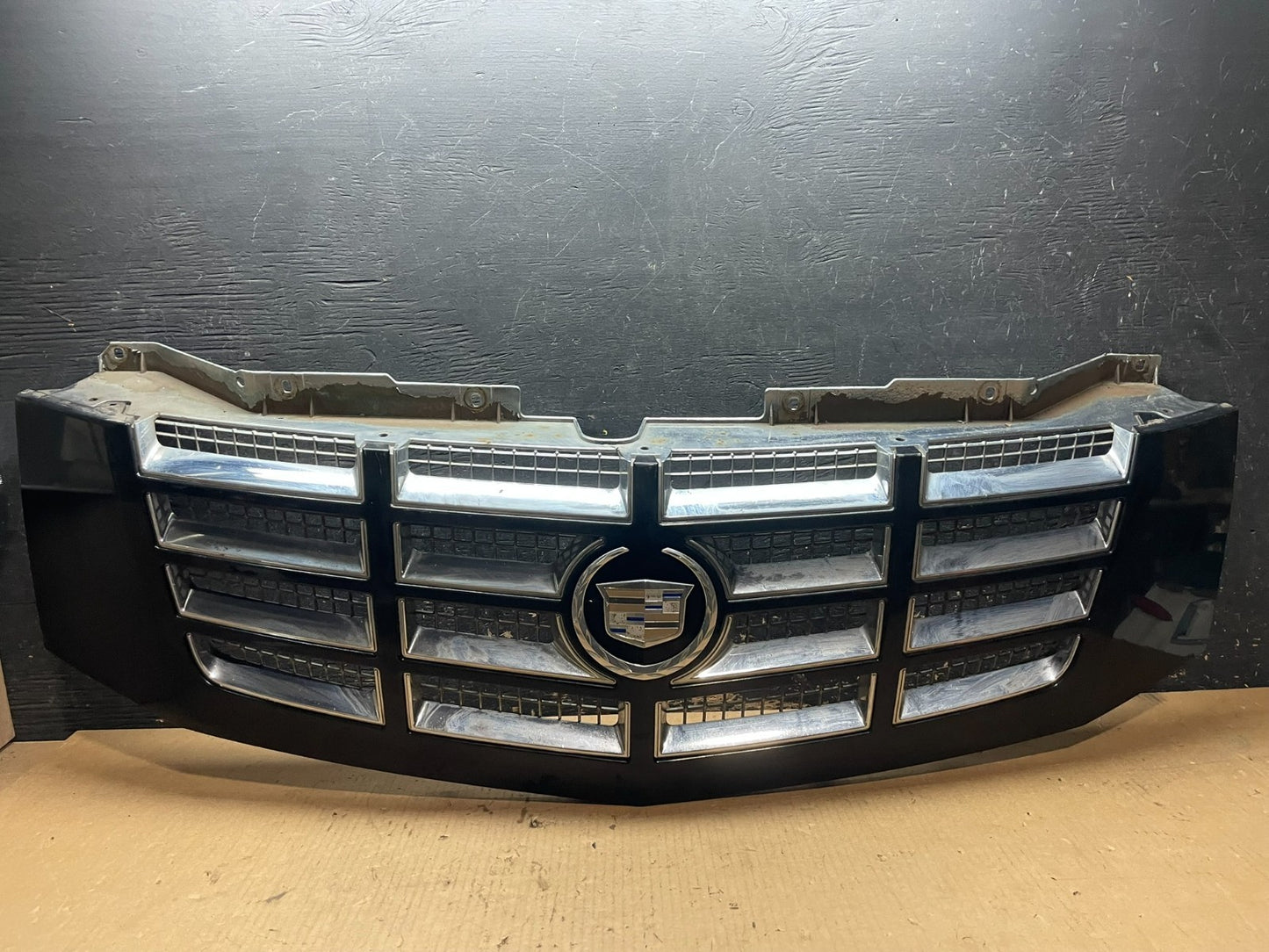 2007-2014 Cadillac Escalade Front Upper Grille Grill OEM aa2387 DG0