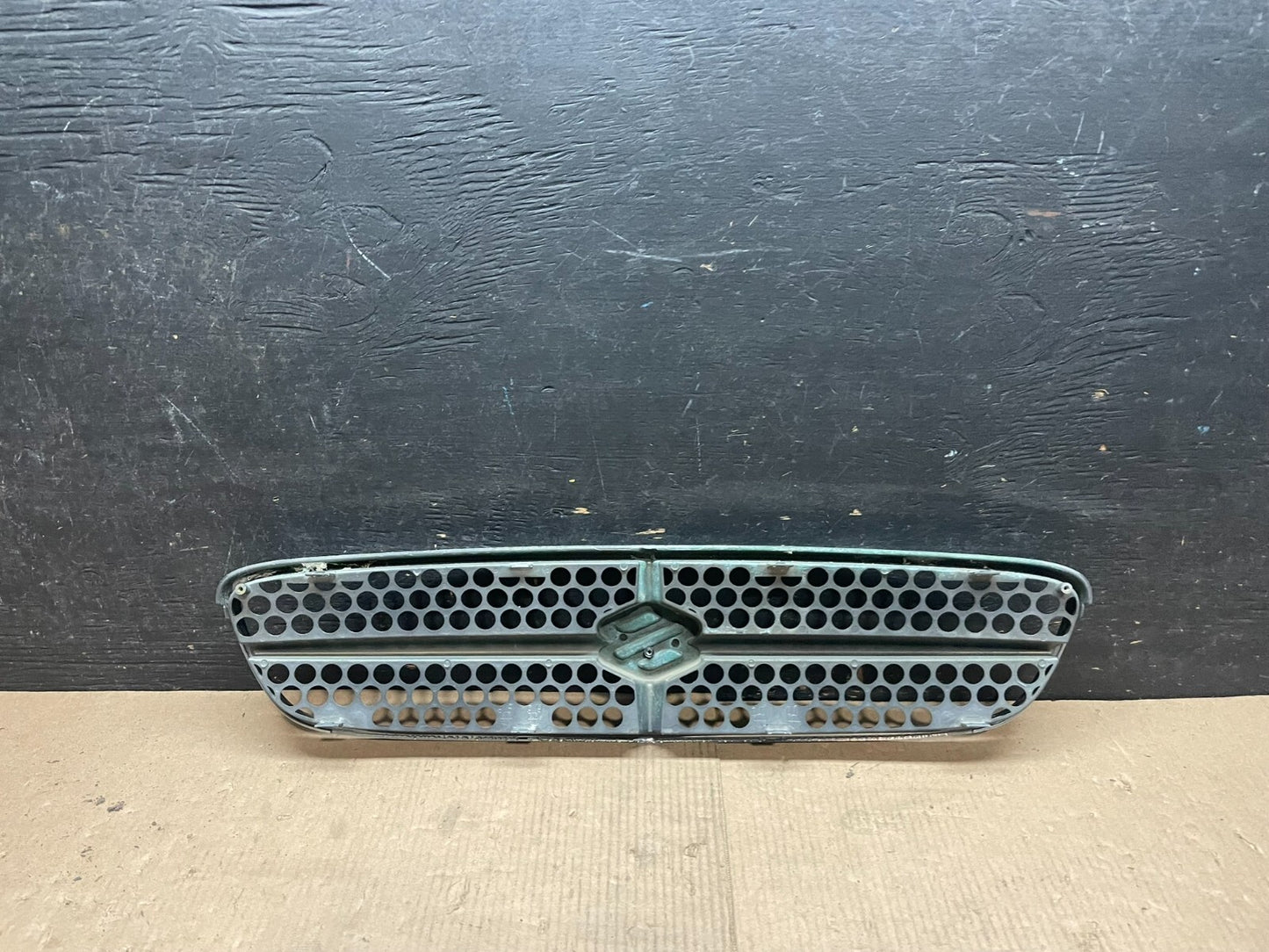1998 to 2002 Suzuki Baleno Esteem Front Upper Grill Grille N5636 DG9