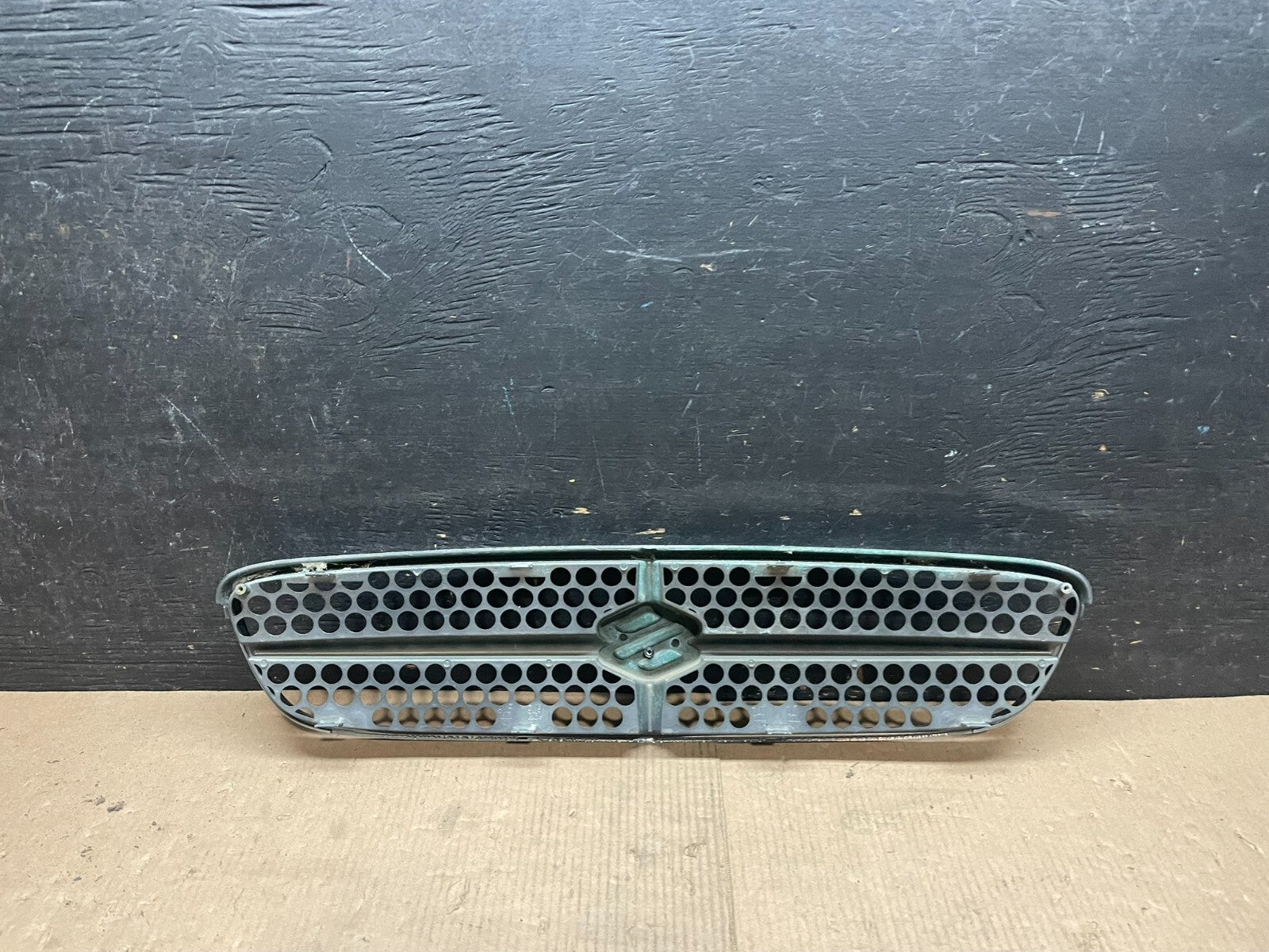 1998 to 2002 Suzuki Baleno Esteem Front Upper Grill Grille N5636 DG9