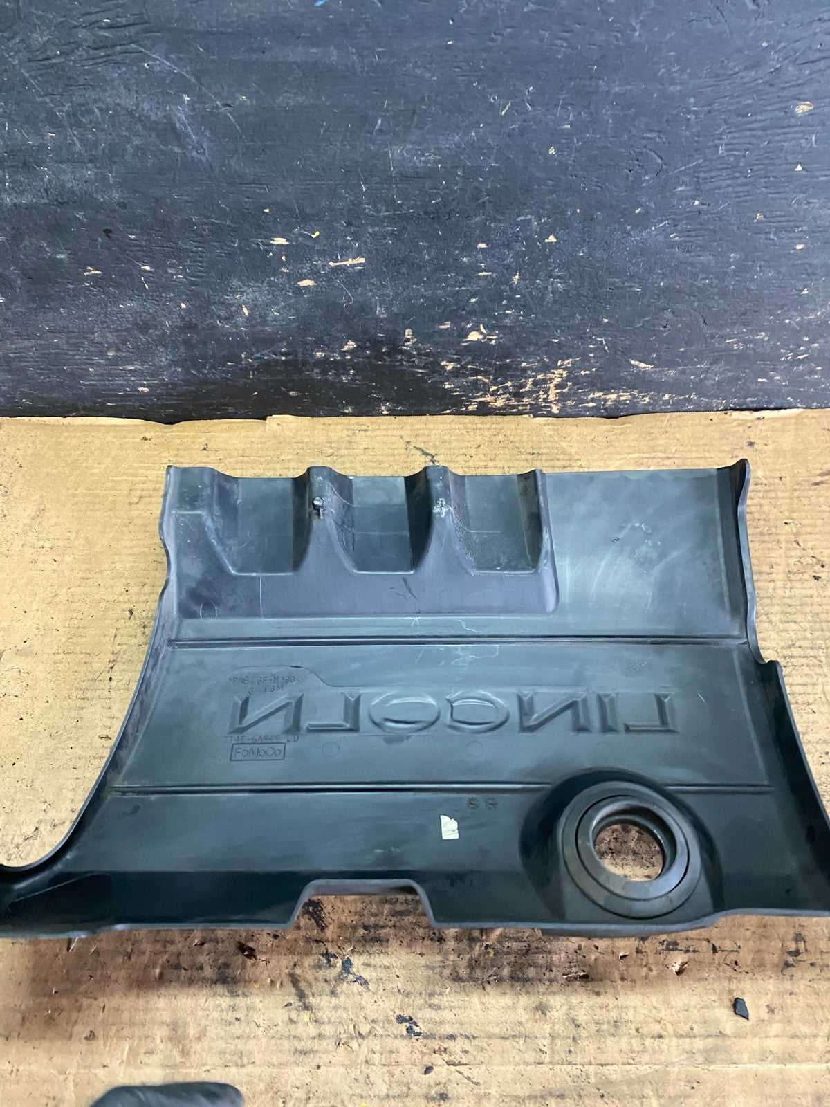 2009 to 2012  Lincoln MKS 3.7L Engine Motor Cover S1196 DG5