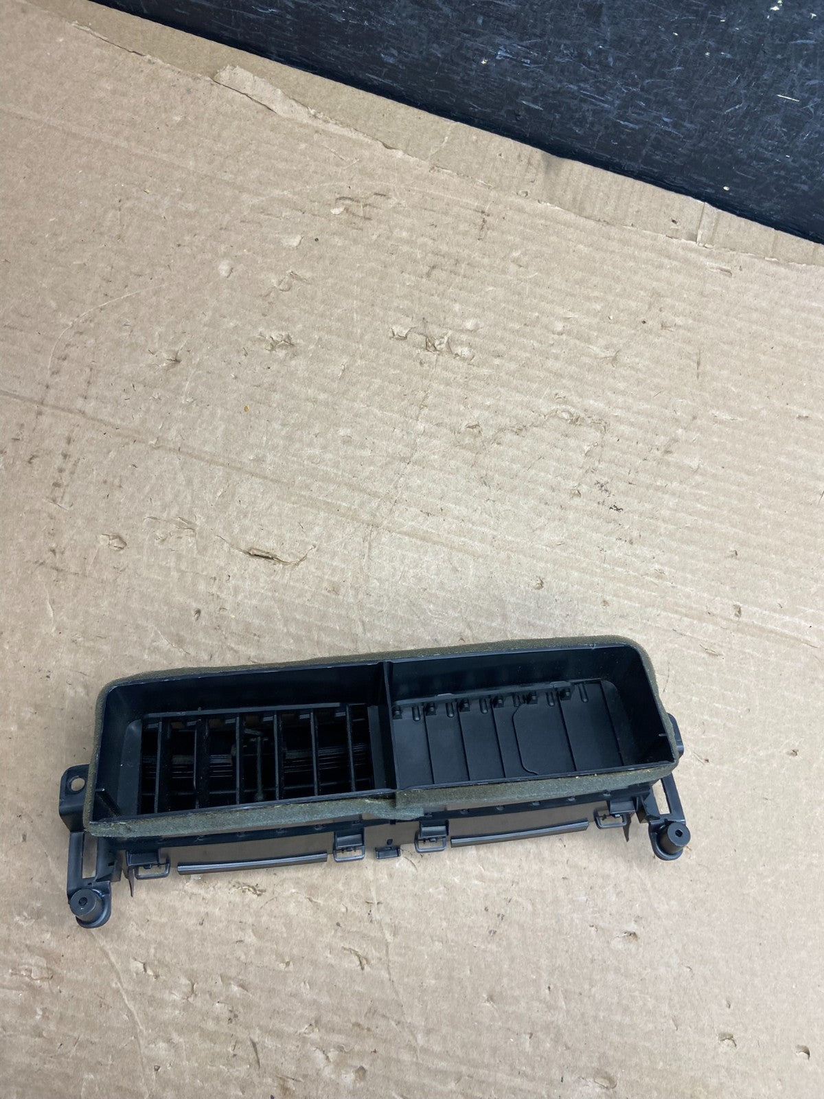 2011 to 2014 Ford Edge Center Dash Radio Panel Air Vent AF2592 DG4