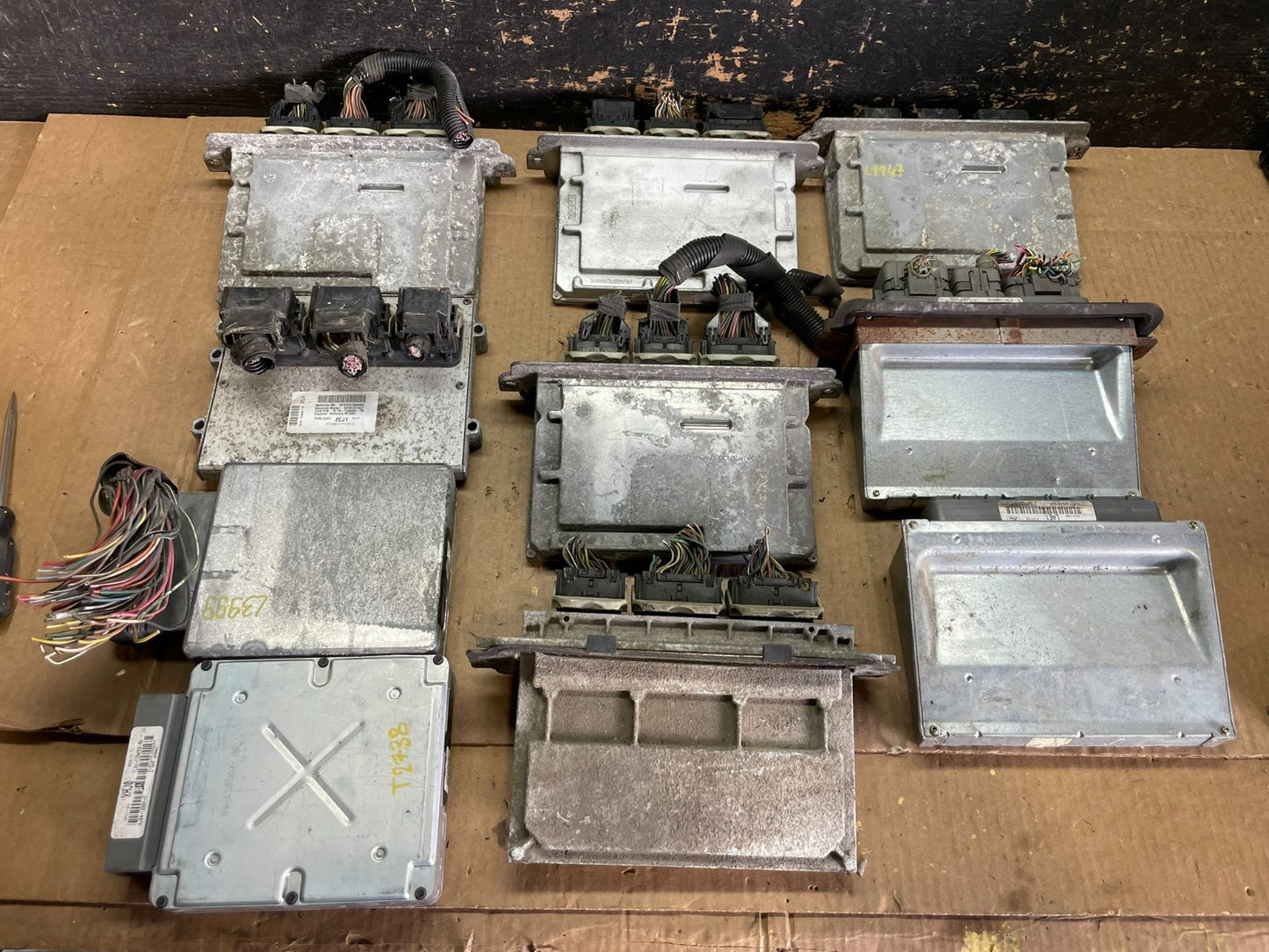 Mix of 10 Ford ECM Engine Computer Module AB31260