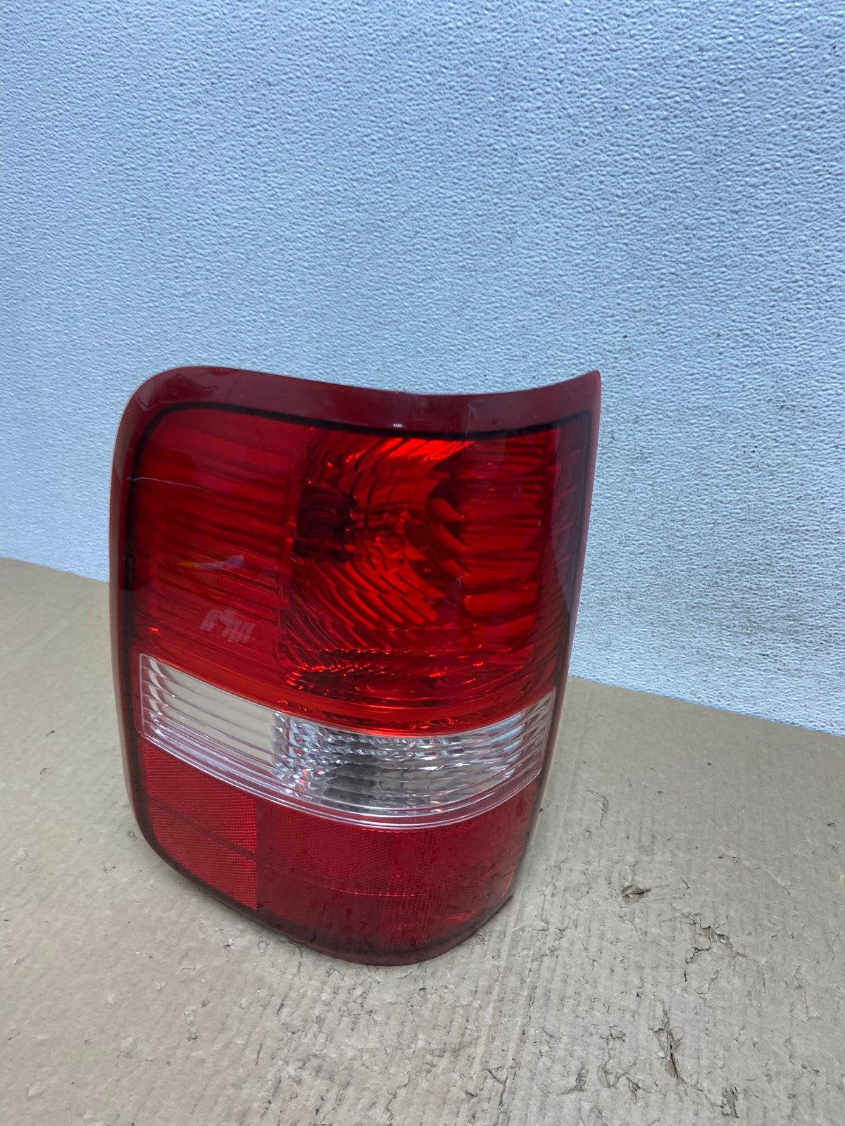 2004 to 2008 Ford F150 F-150 Left Driver LH Side Tail Light AF2889 LK0
