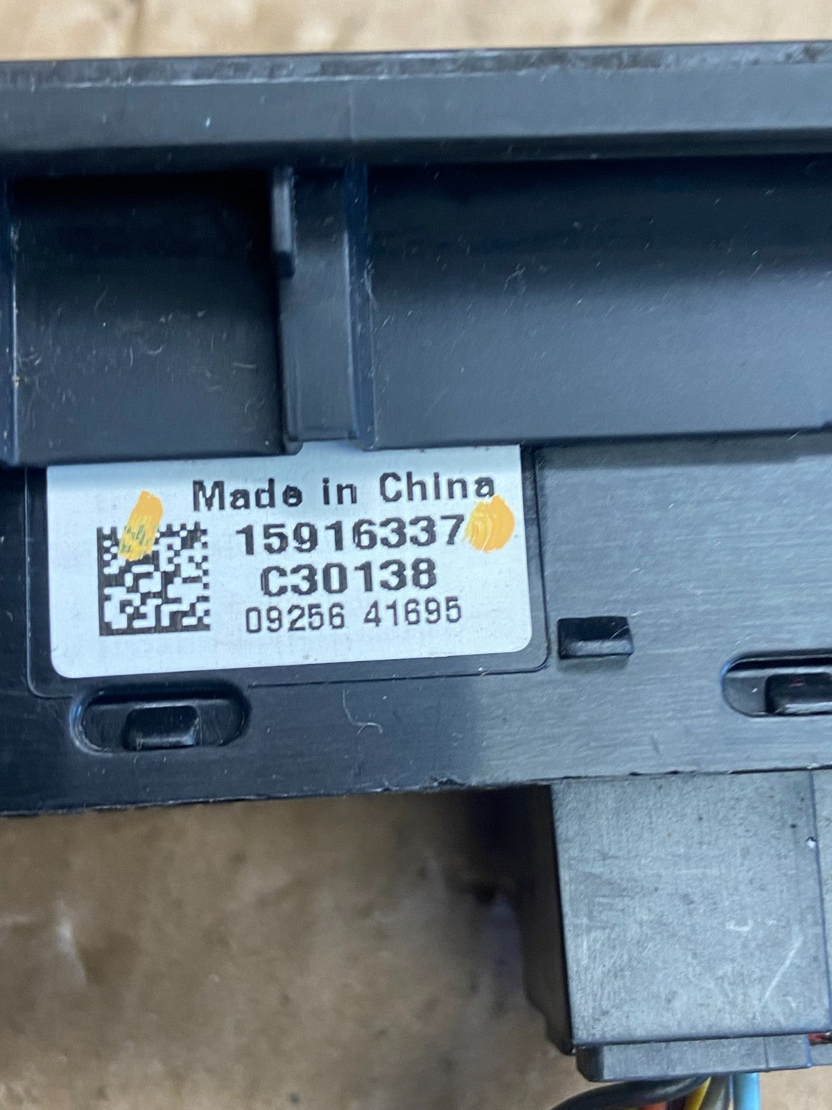 2007 - 2014 Chevrolet Tahoe Yukon Pedal Traction Control Switch ae3852 DG4