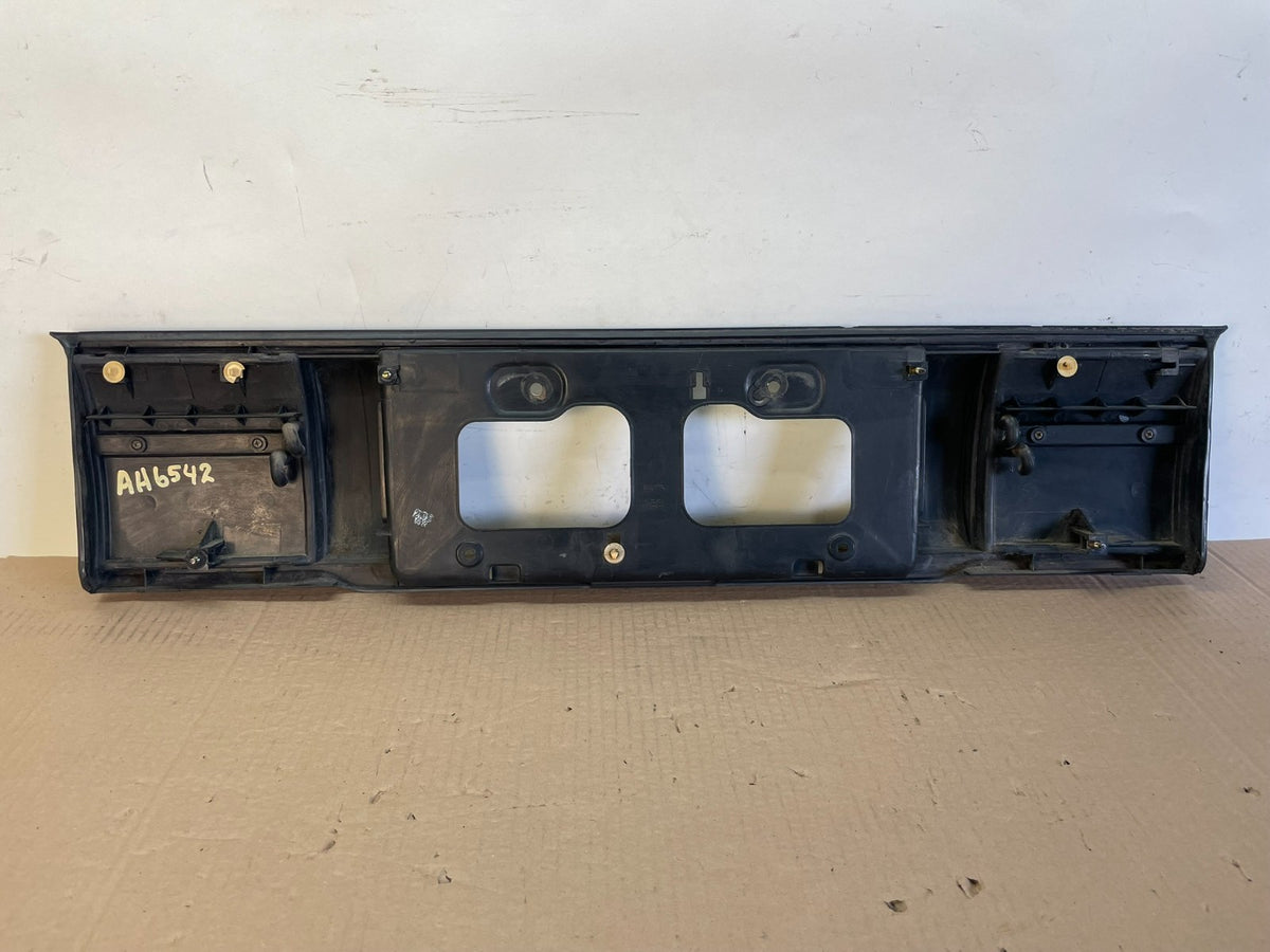 88 - 92 Toyota Corolla AE90 AE91 AE92 Rear Tail Lights License Garnish AH6542 PS3
