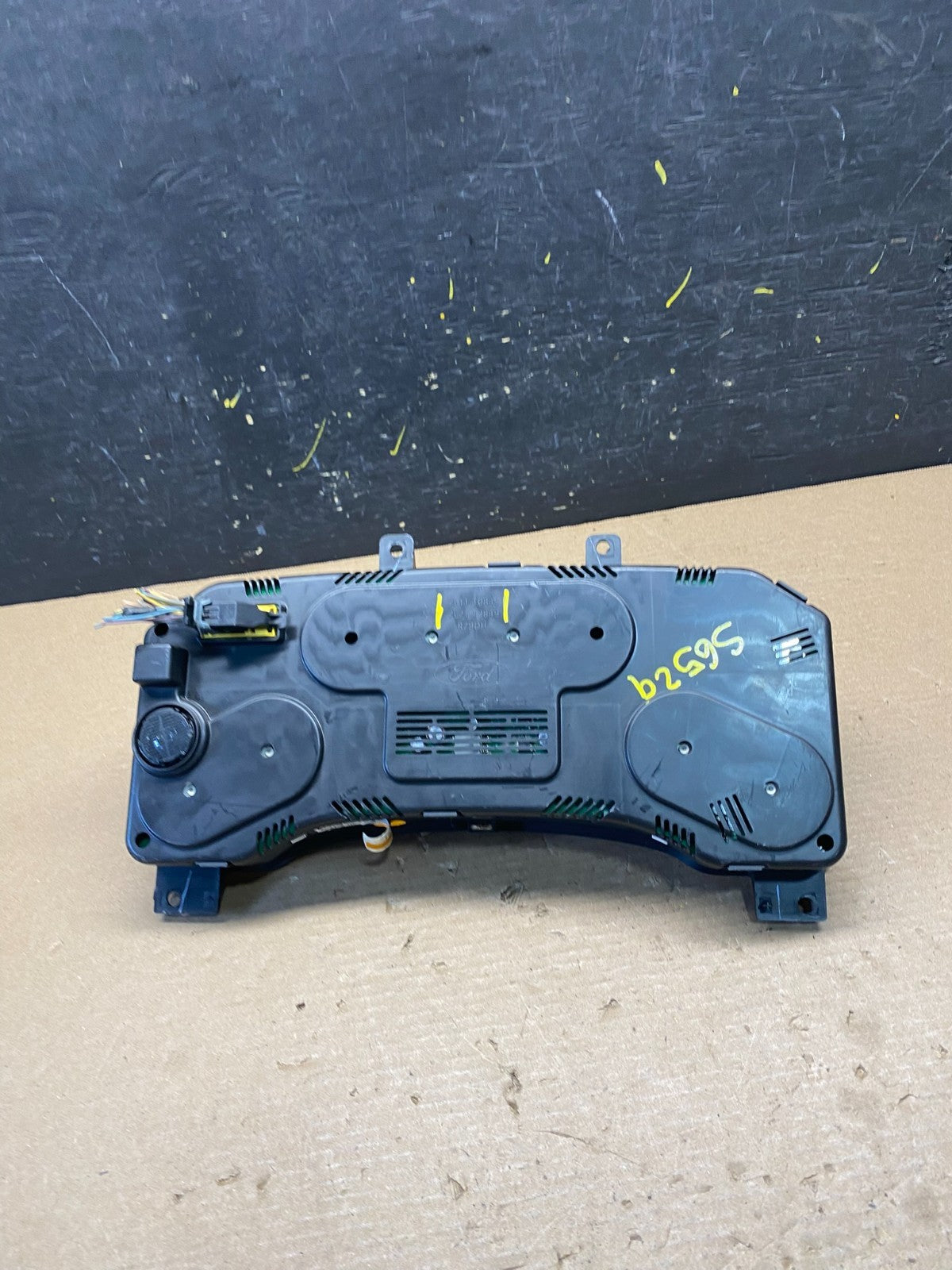 2007 2008 Ford  Expedition Speedometer Cluster Gauge OEM s6529 DG4