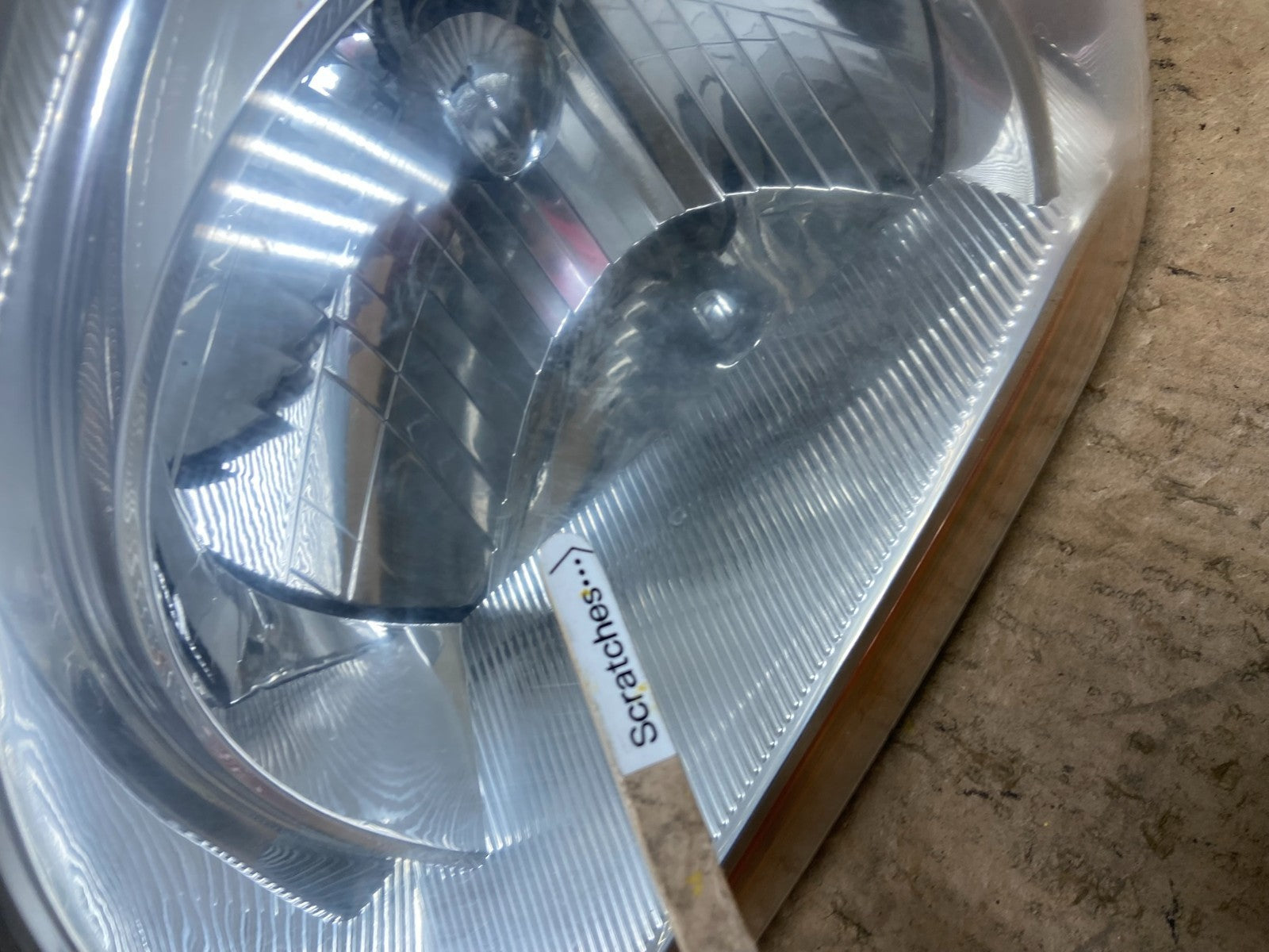 2005 to 2006 Kia Sportage Left Driver LH Halogen Headlight OEM Z9586 DW3