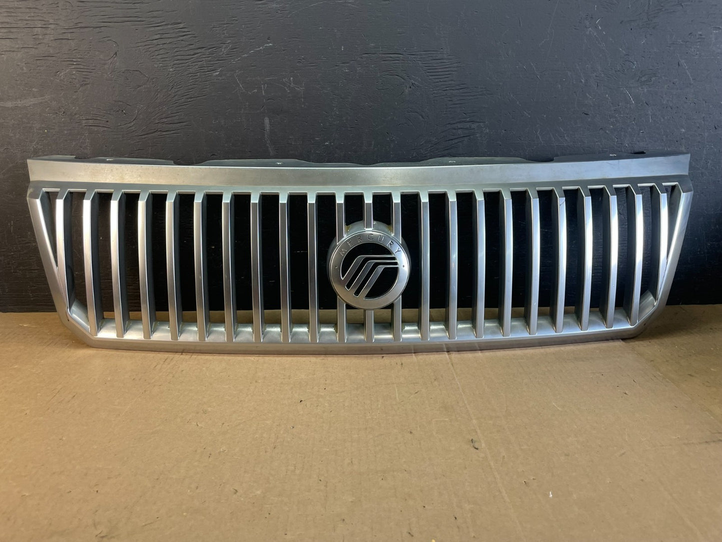 2002 to 2005 Mercury Mountaineer Front Upper Grill Grille AD0195 DG0