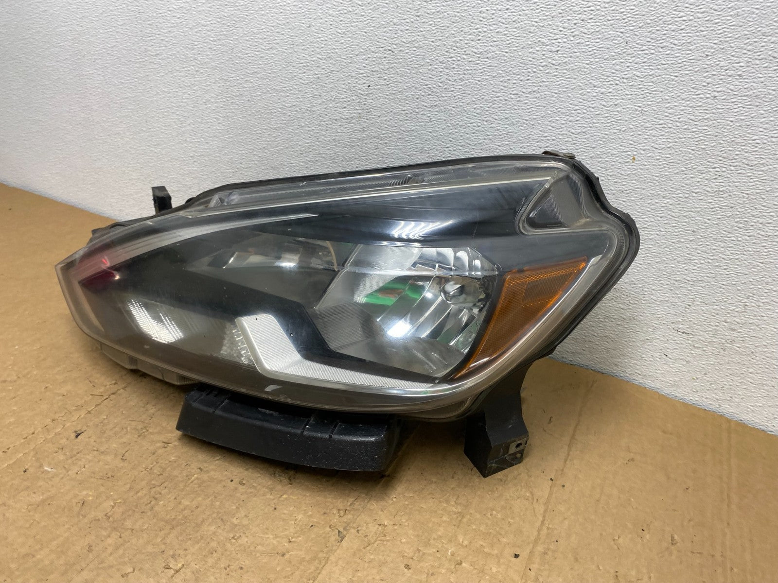 2016 2017 2018 Nissan Sentra Front Left Driver LH Halogen Headlight AD0687 DW1