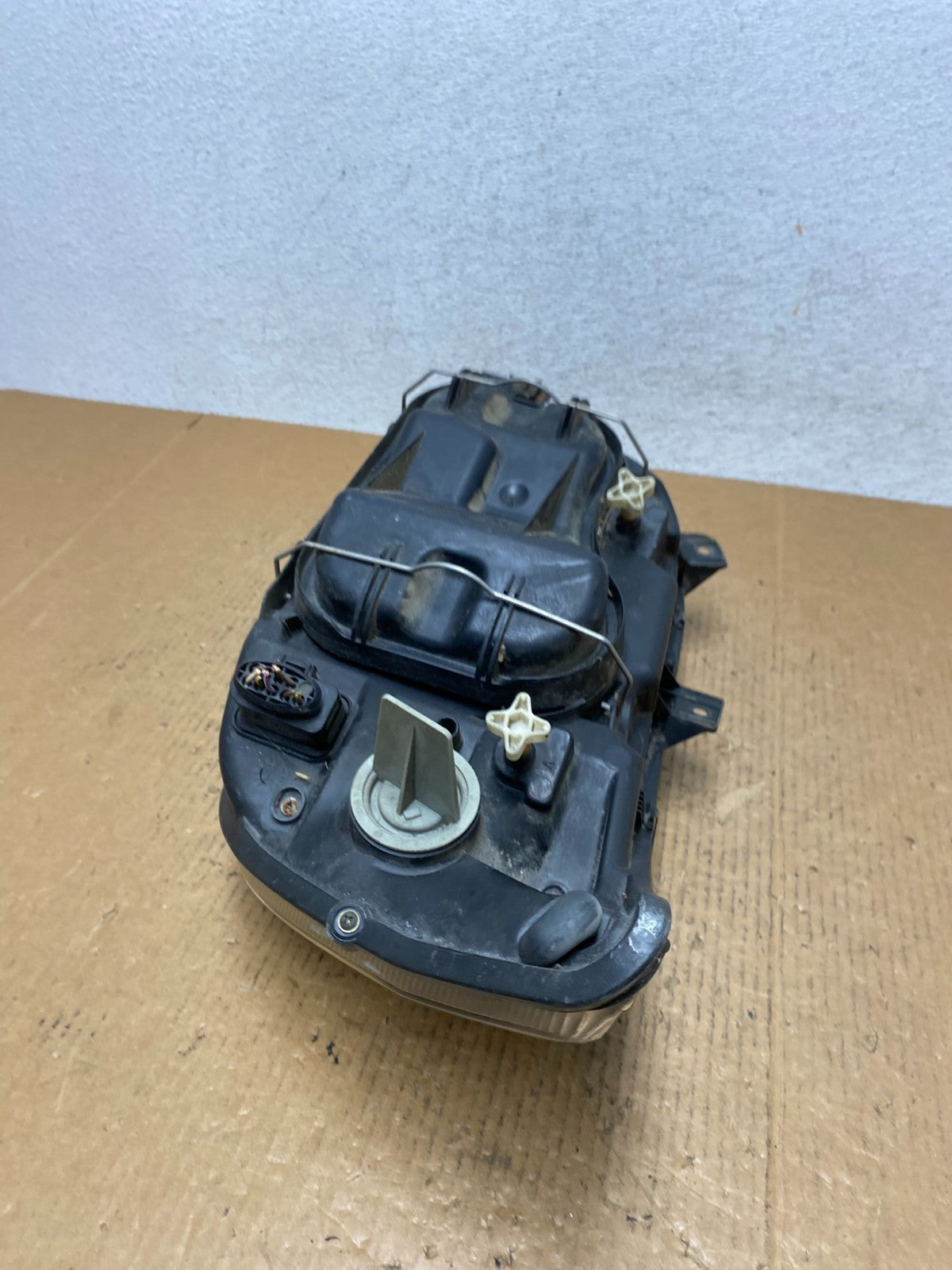 2005 to 2006 Mercedes Sprinter Right Passenger Headlight Halogen AE1607 DG5