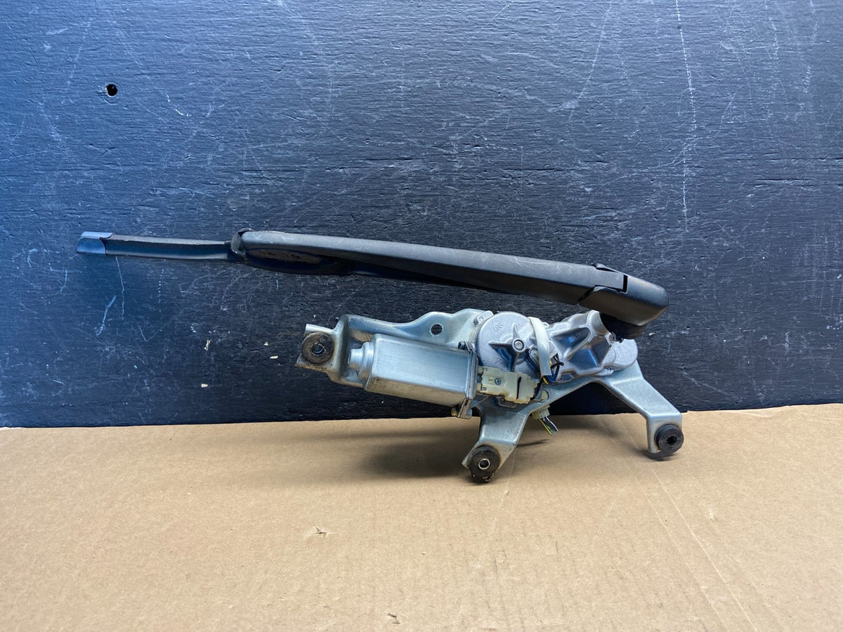 2005 to 2009 Subaru Legacy Outback Rear Windshield Wiper Motor AG16020