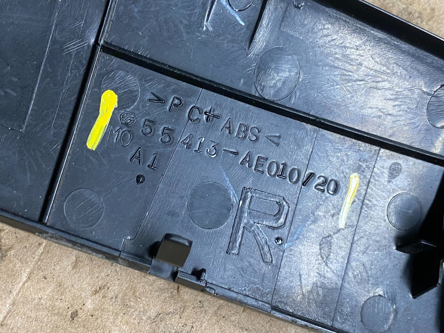 2004 to 2010 Toyota Sienna Switch Key Light Indicator Bezel Trim OEM p1889 DG6