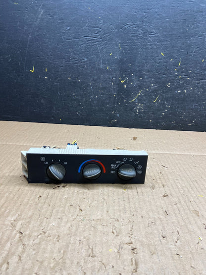 2001 - 2007 GMC Chevrolet Express 1500 Climate Control A/C V1403 DG0