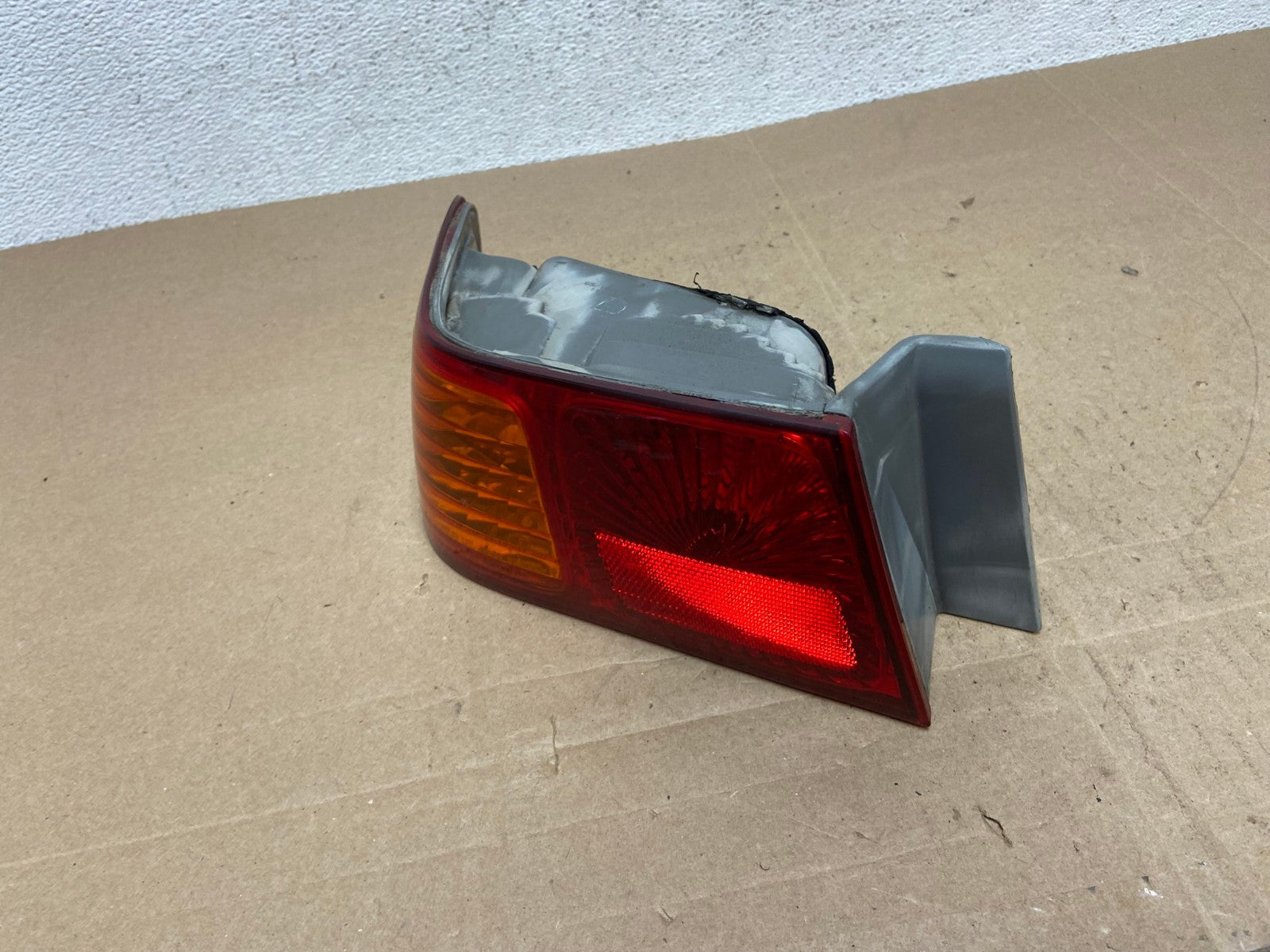 2000 to 2001 Toyota Camry Tail Light Left Driver Lh Side AE4988 LK1