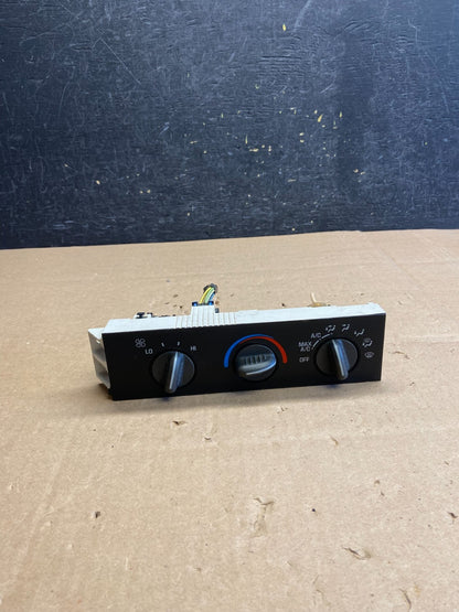 2001 - 2007 GMC Chevrolet Express 1500 Climate Control A/C AI3200 DG0